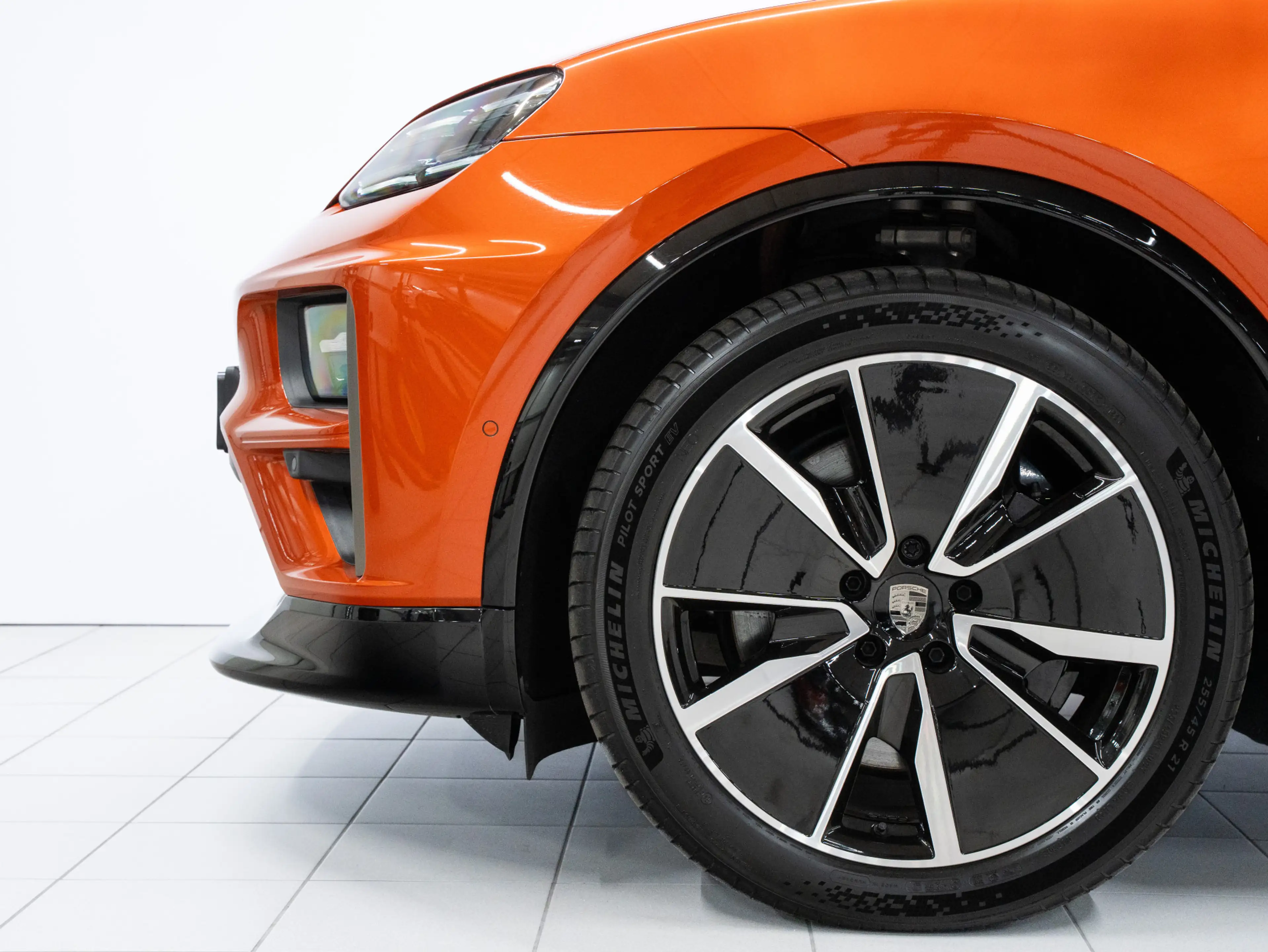 Porsche Macan Turbo — photo 7