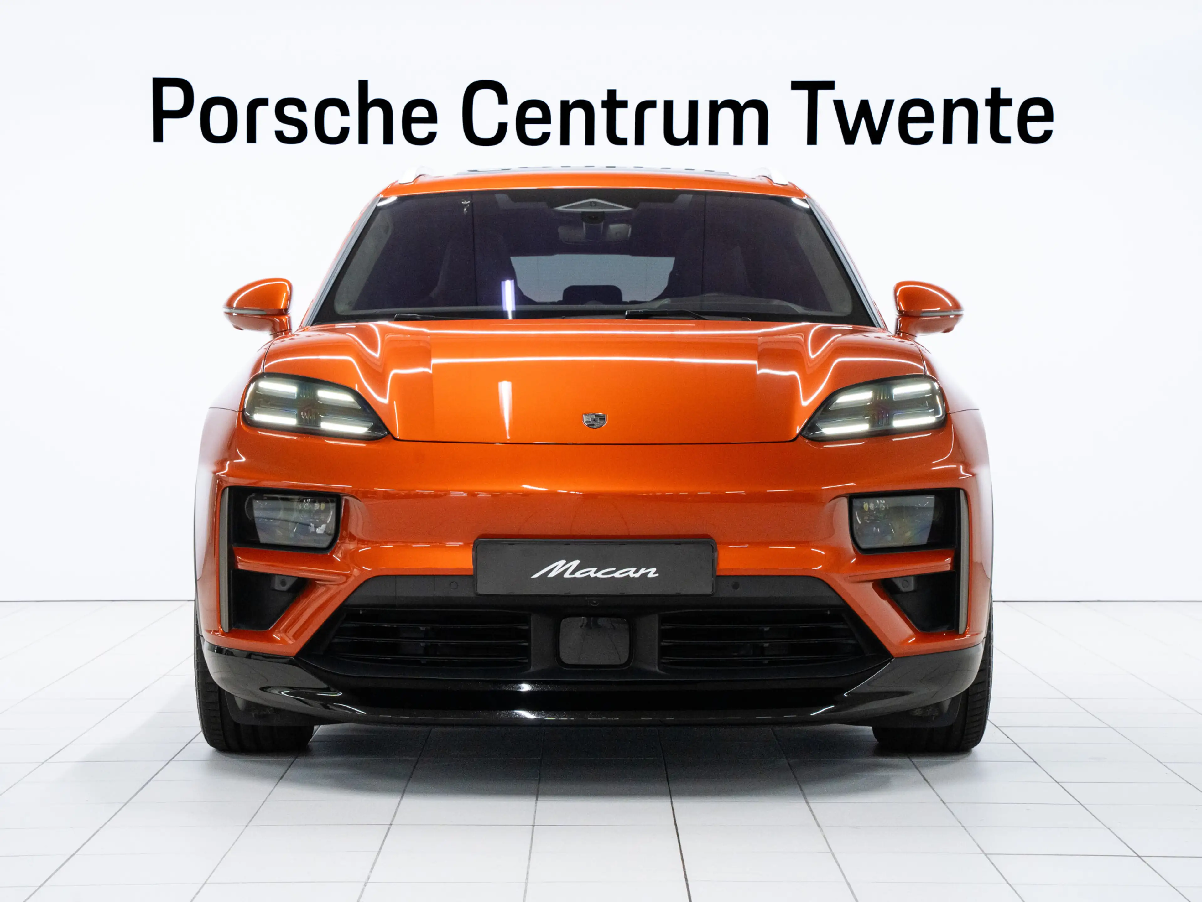 Porsche Macan Turbo — photo 2