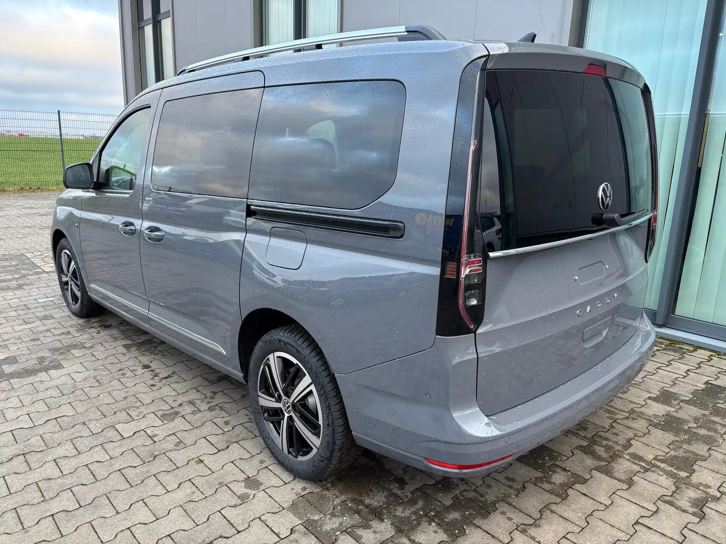 Volkswagen Caddy Style MAXI 7-SITZER 1.5 TSI 115PS DSG/AUTOMATIK... Grau - 2