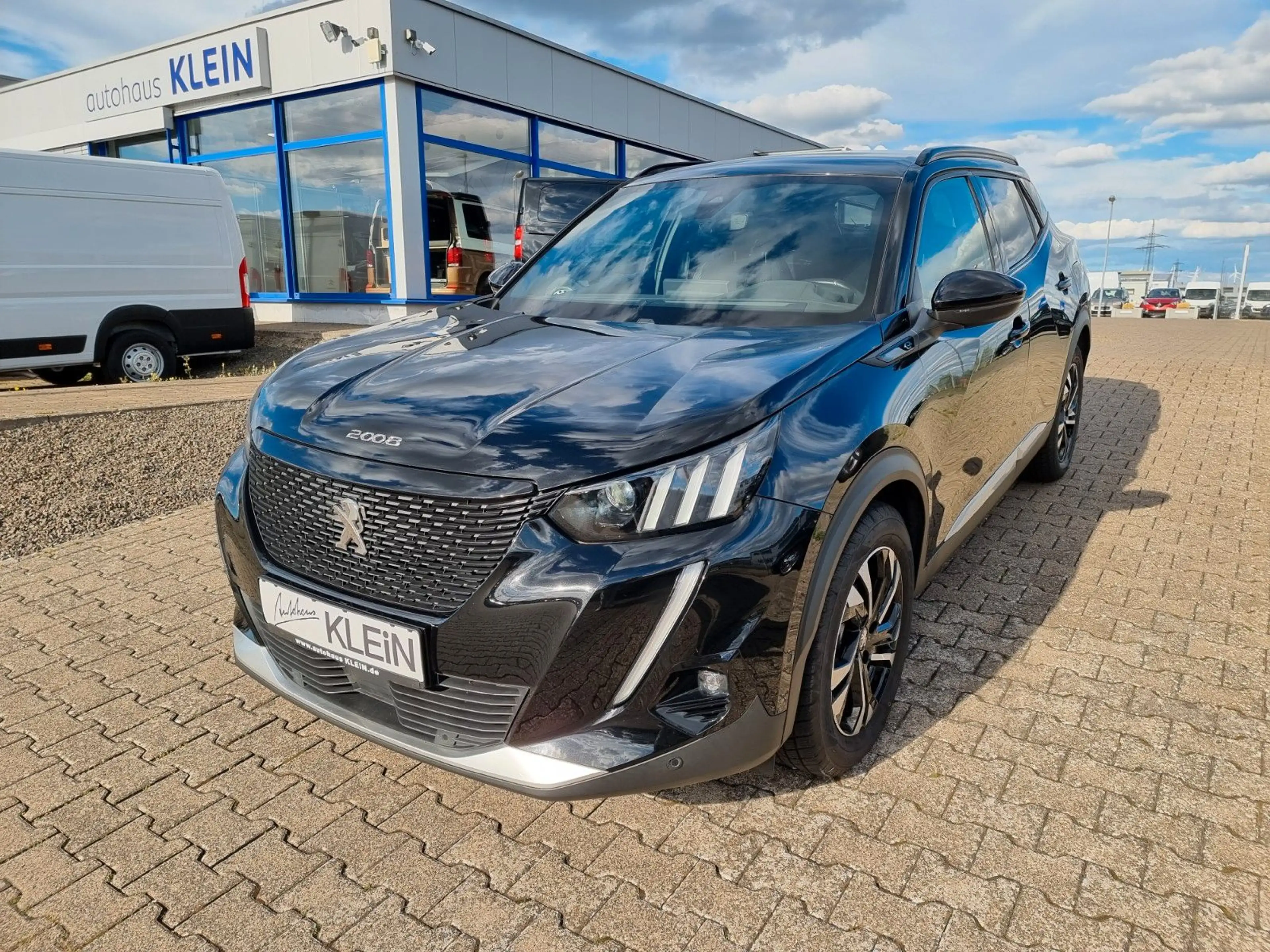 Peugeot e-2008 GT Elektro *LED*CAM*SHZ*NAVI*CARPLAY*ACC* — photo 2