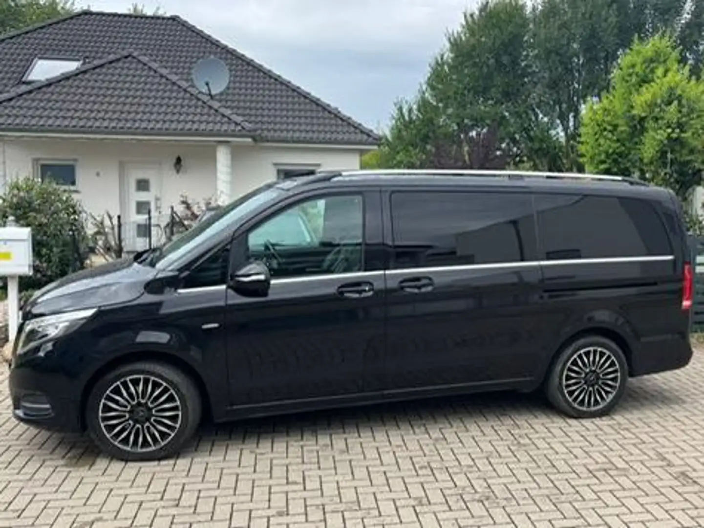 Mercedes-Benz V 250 V 250 d extralang 4Matic 9G-TRONICAvantgarde Black - 1
