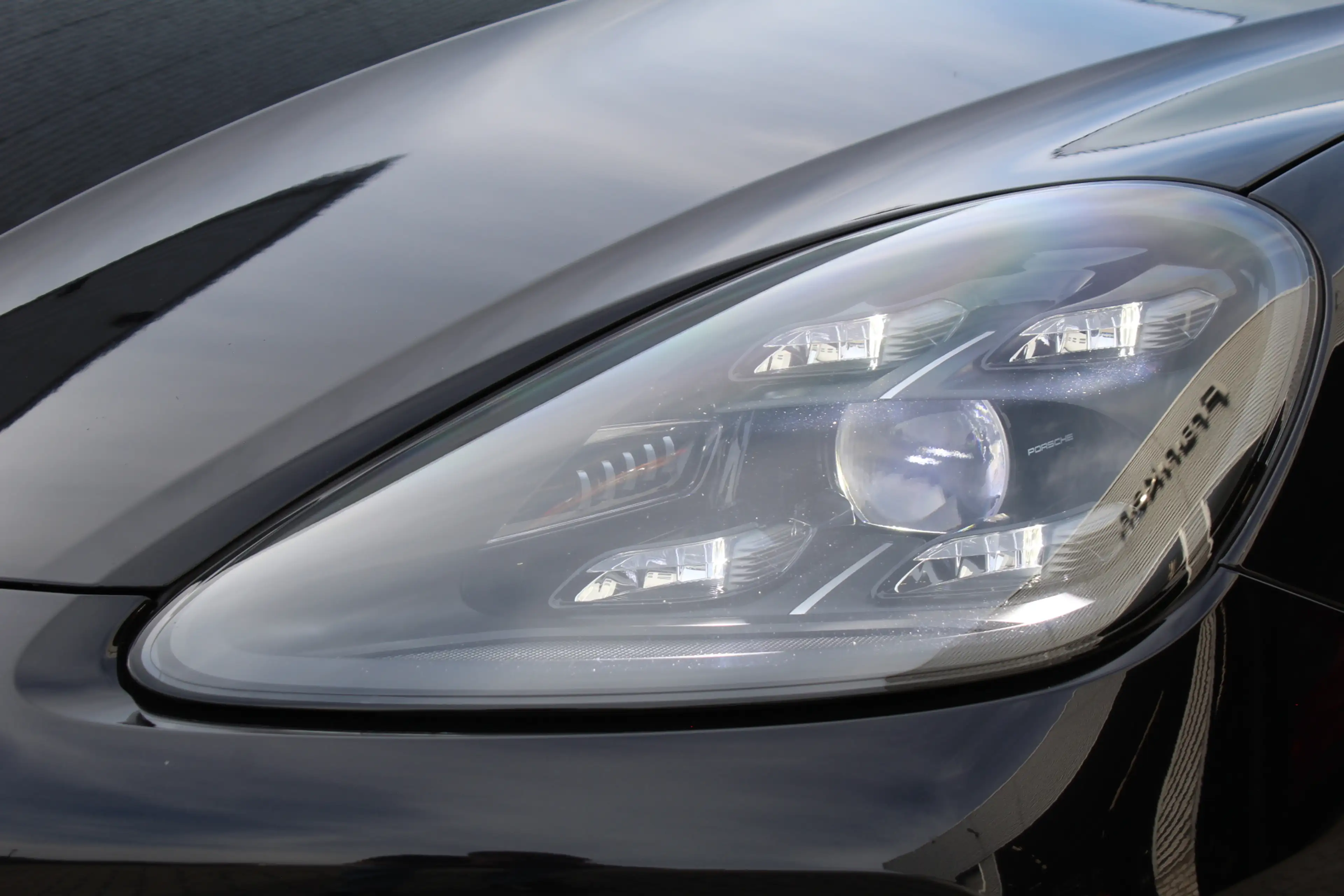 Porsche Cayenne 3.0 E-Hybrid | Fiscaal €101.261,- | BTW | Panorama — photo 23
