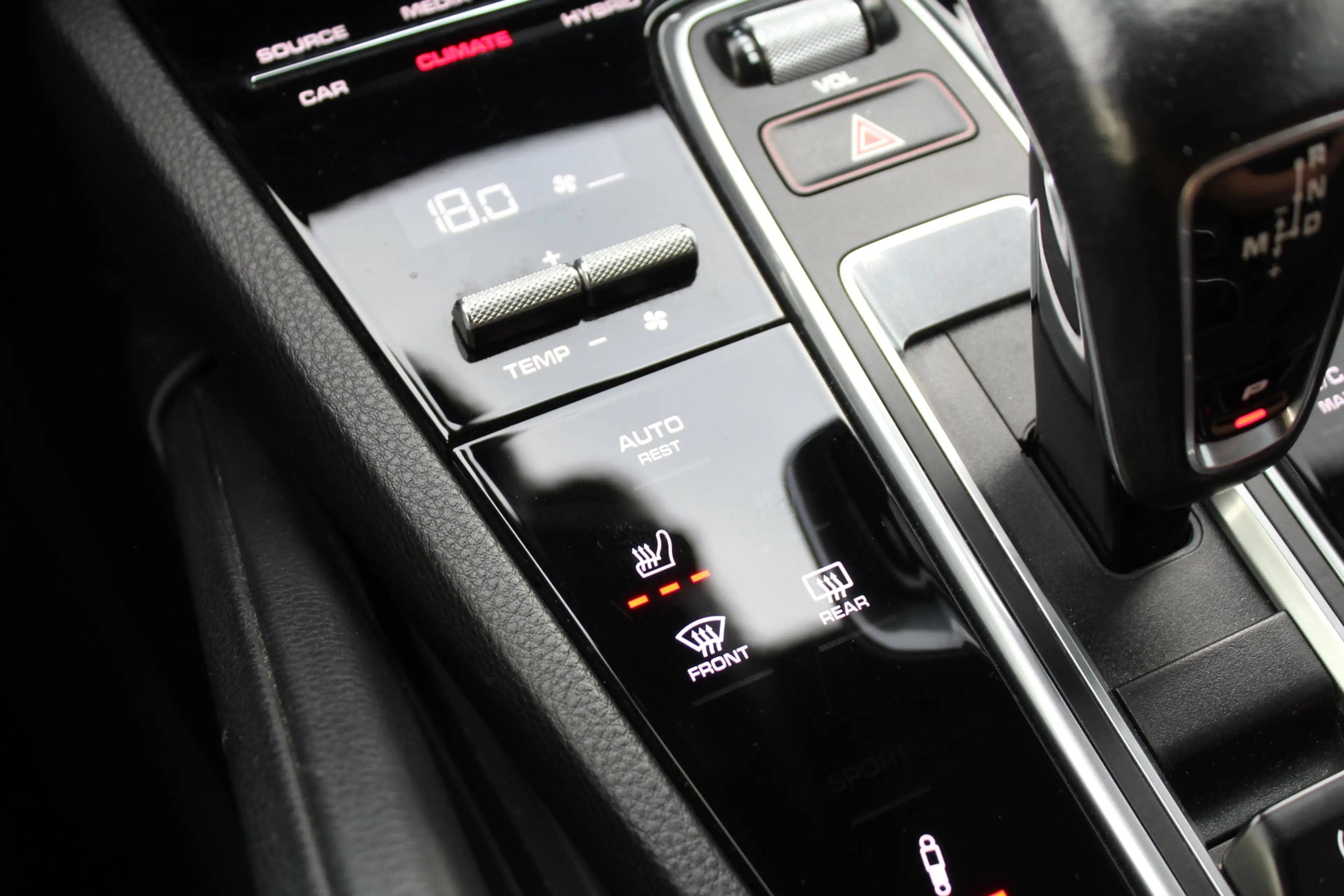 Porsche Cayenne 3.0 E-Hybrid | Fiscaal €101.261,- | BTW | Panorama — photo 33