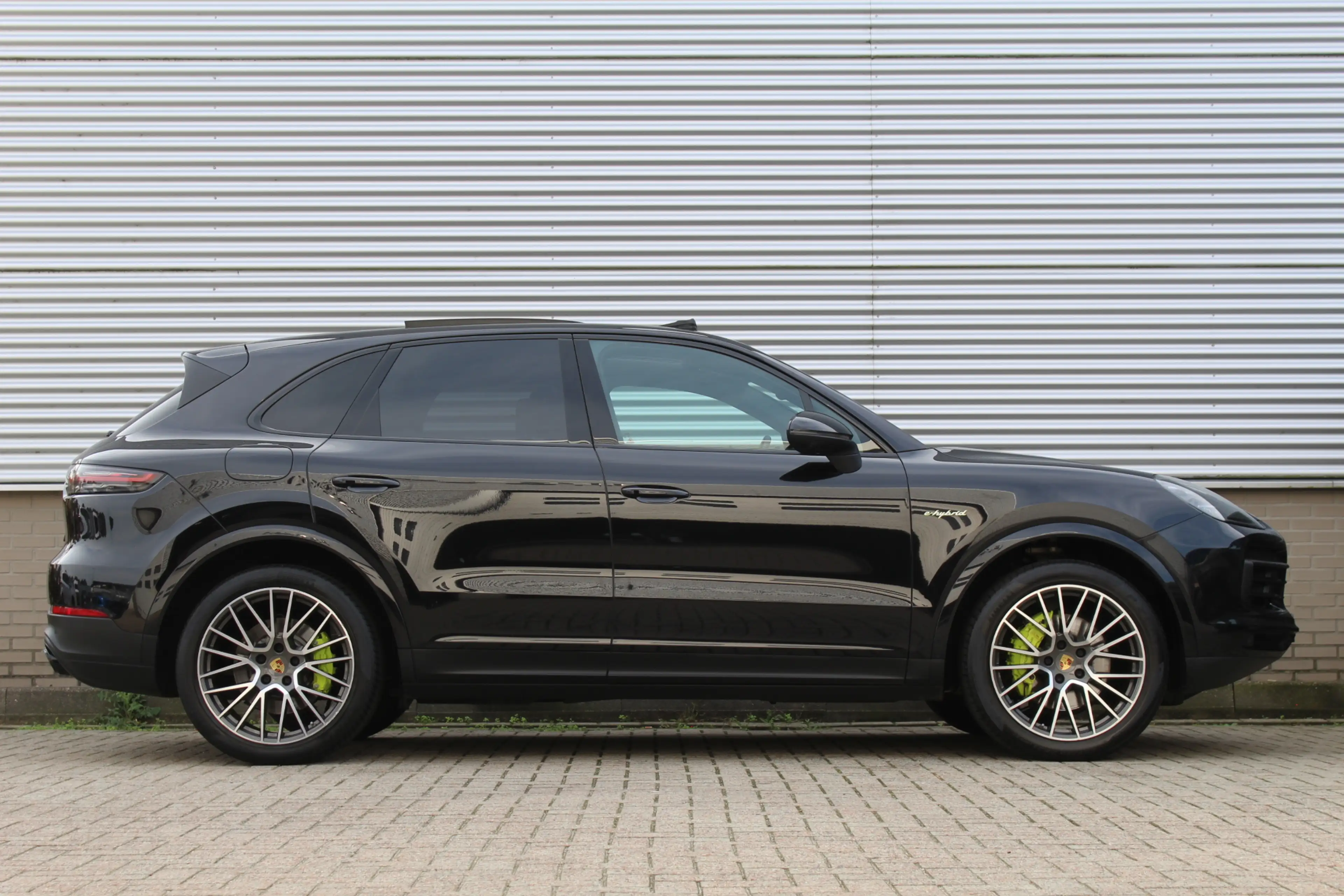 Porsche Cayenne 3.0 E-Hybrid | Fiscaal €101.261,- | BTW | Panorama — photo 2