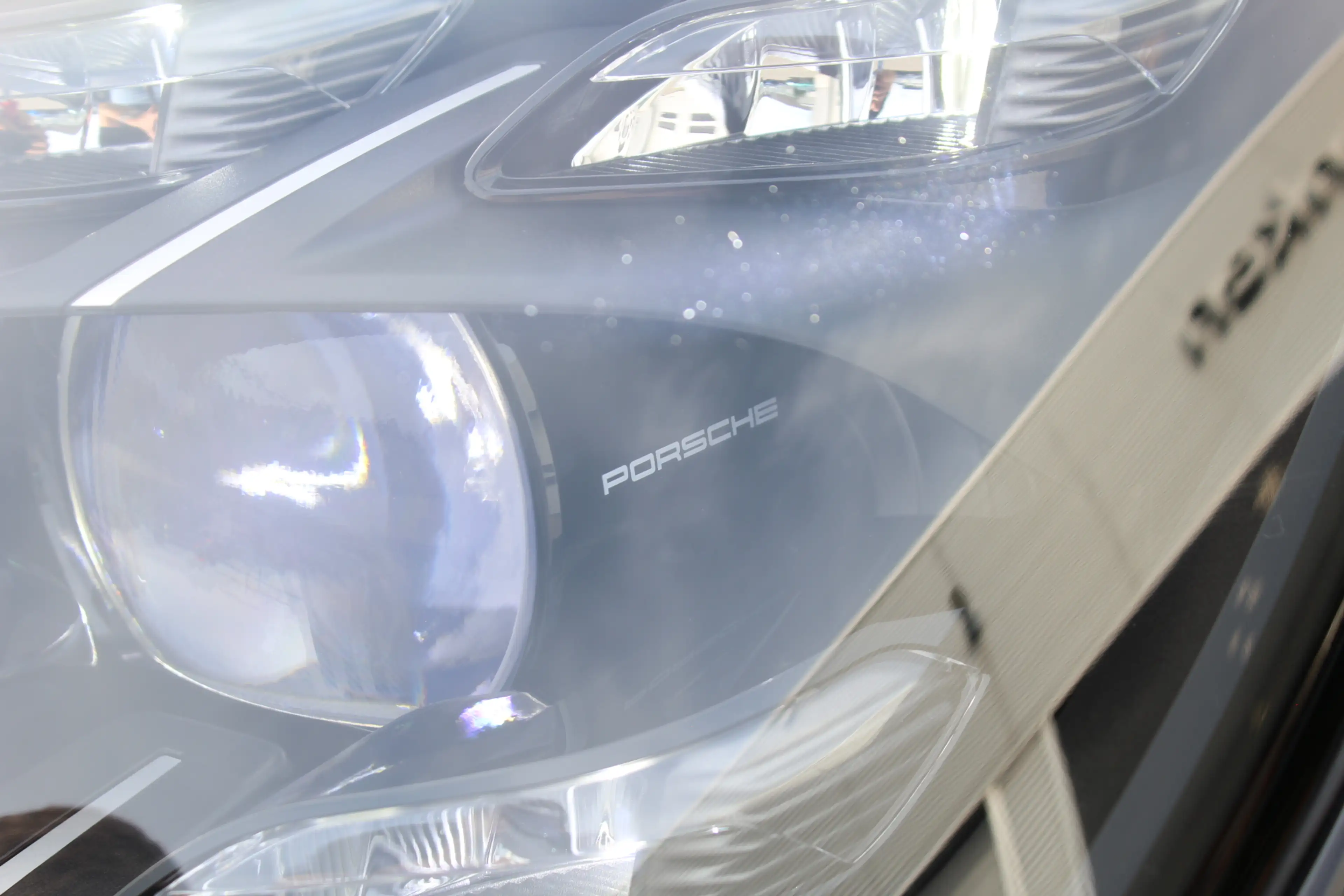 Porsche Cayenne 3.0 E-Hybrid | Fiscaal €101.261,- | BTW | Panorama — photo 47