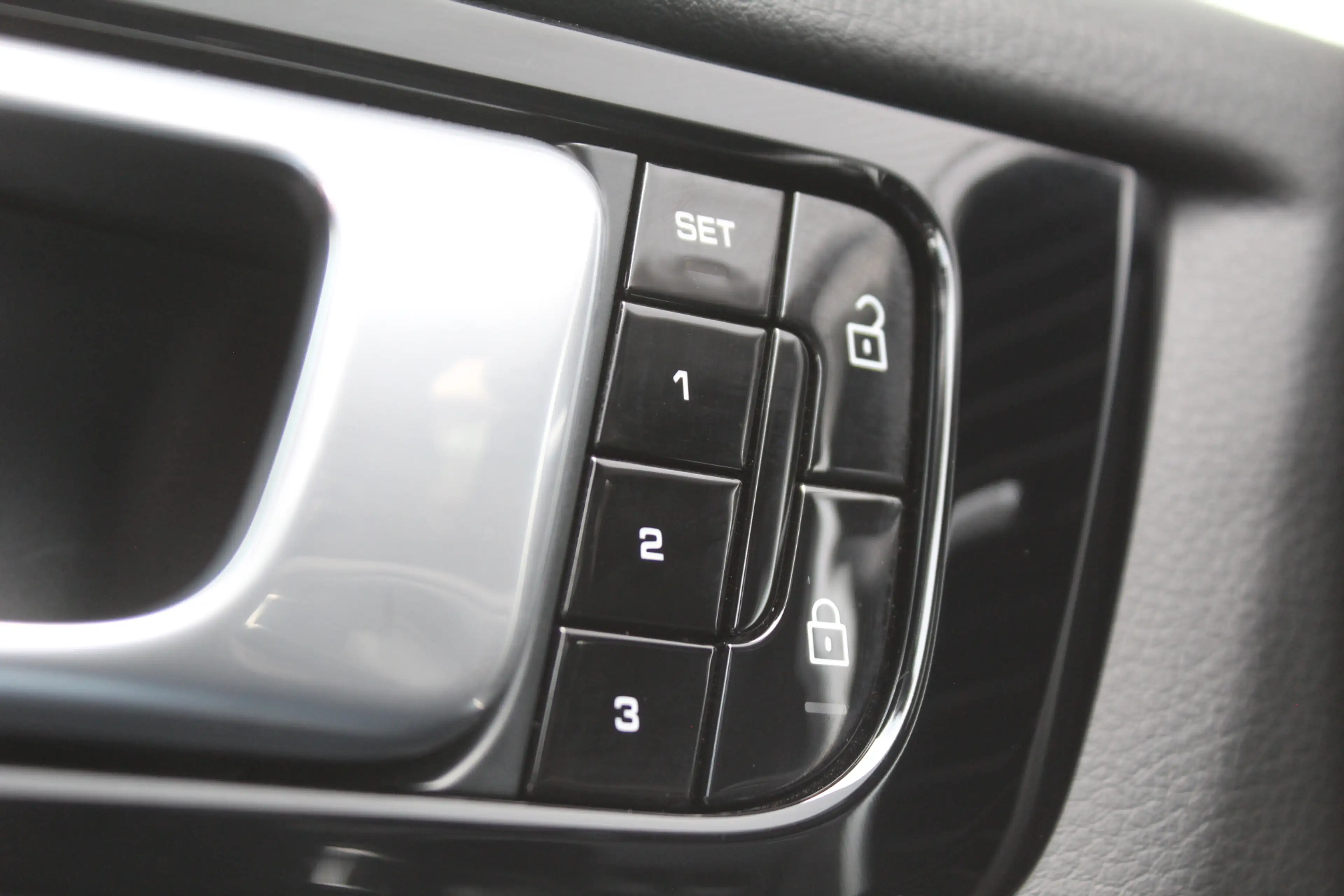 Porsche Cayenne 3.0 E-Hybrid | Fiscaal €101.261,- | BTW | Panorama — photo 27