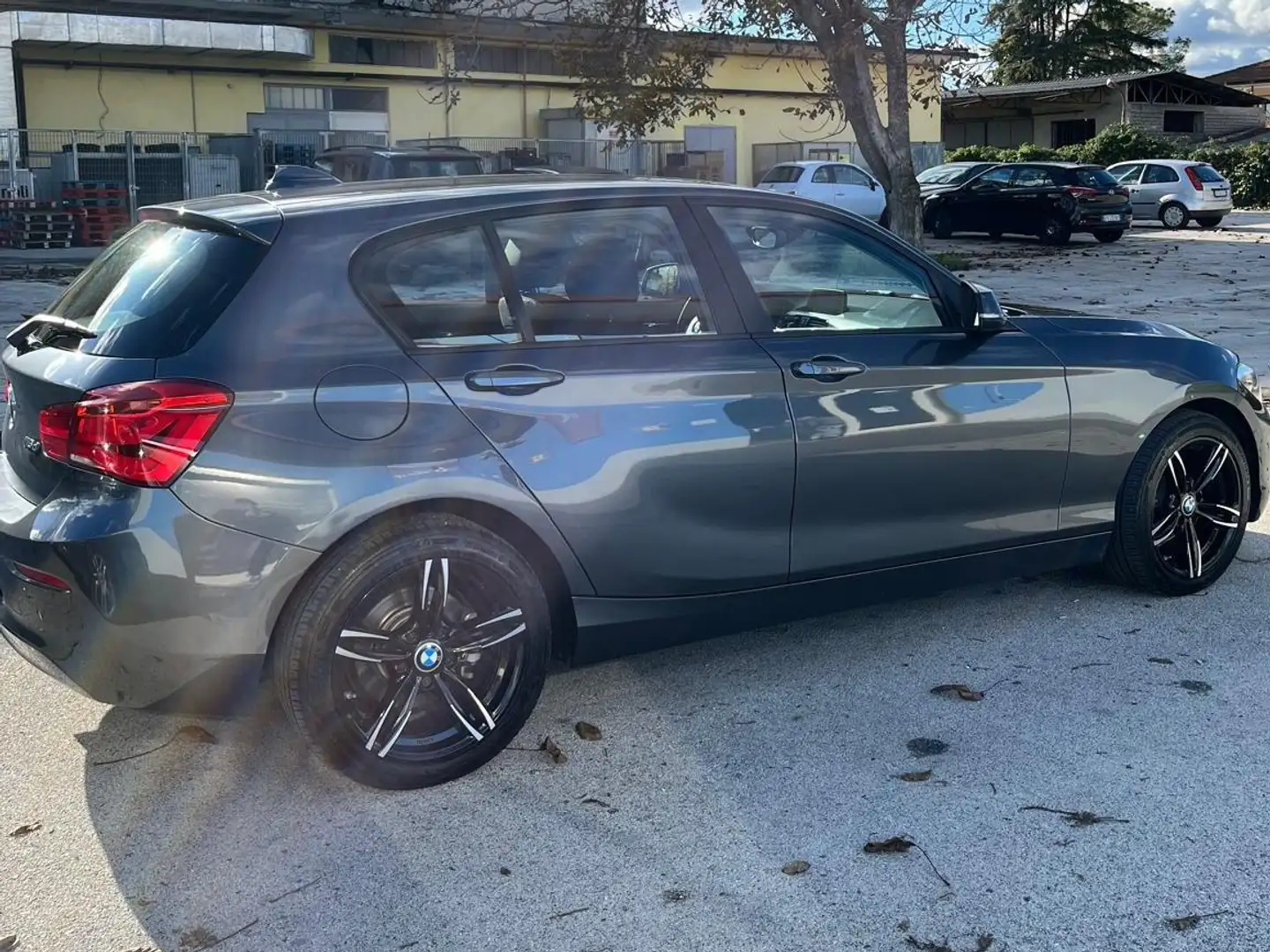 BMW 116 Serie 1 F/20-21 2015 116d Business 5p Nero - 1
