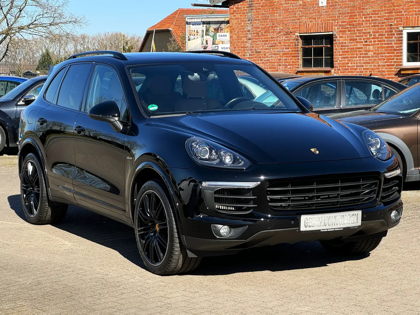 Porsche Cayenne S 4.2 V8 Diesel Platinum Edition  SoftCl Panorama Schwarz - 2