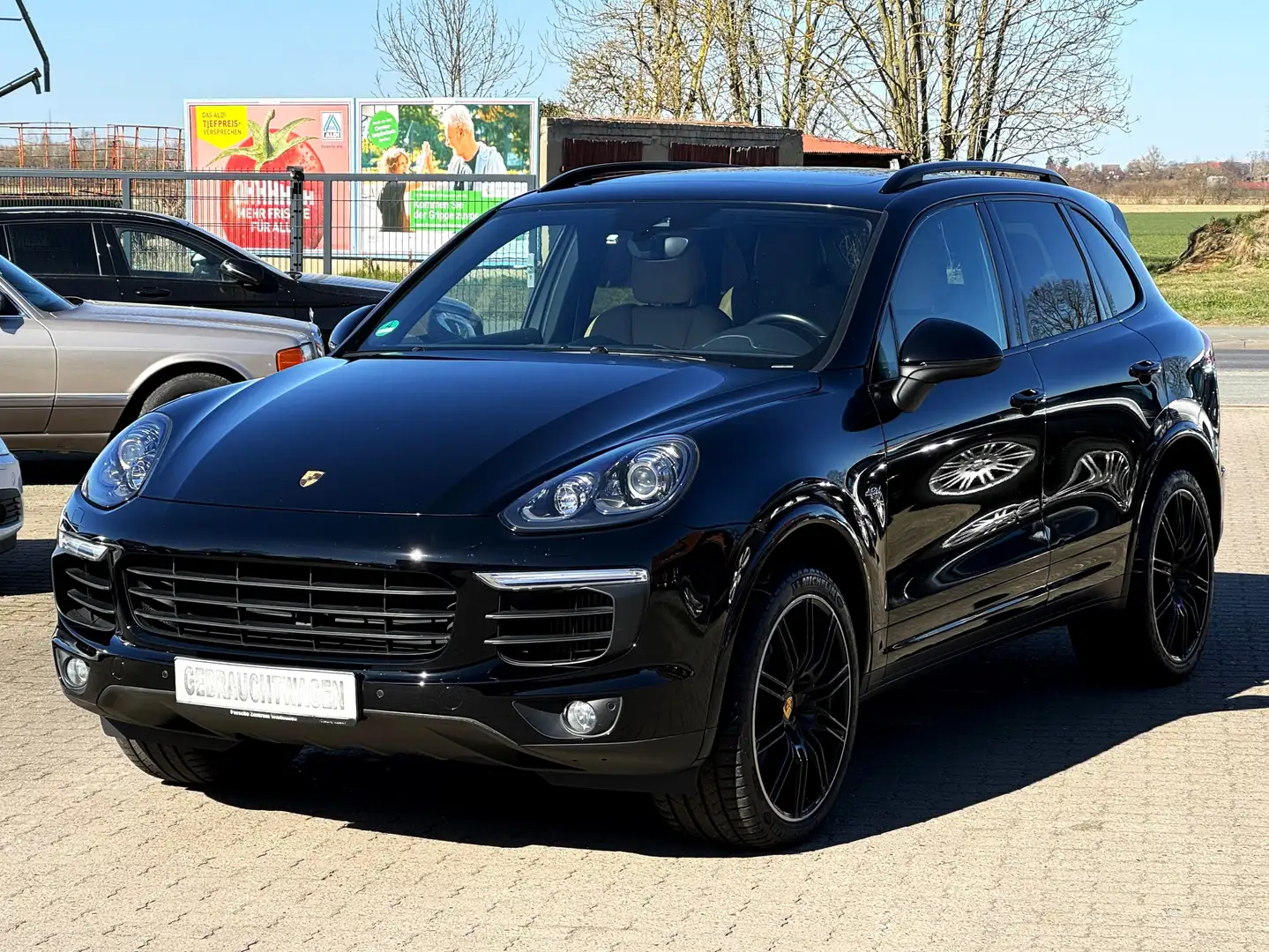 Porsche Cayenne S 4.2 V8 Diesel Platinum Edition  SoftCl Panorama Schwarz - 1