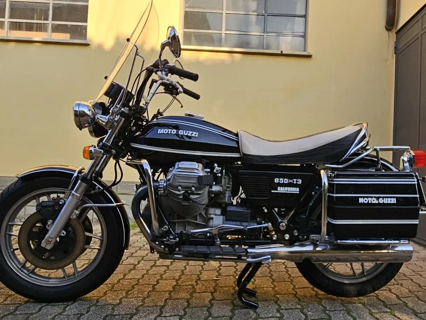 Moto Guzzi California 850 Moto Guzzi California 850 T3 Black - 2