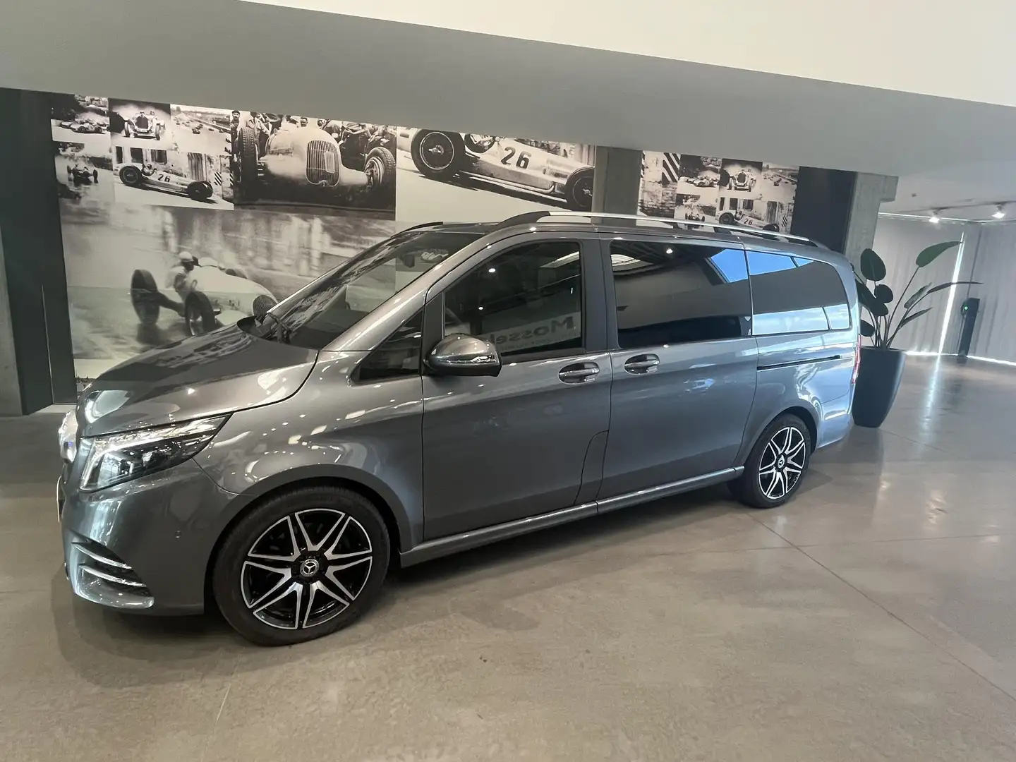 Mercedes-Benz V 250 250D L2 EDITION 7 ZITPLTS + AIRMATIC +AMG + CAMERA Grijs - 2