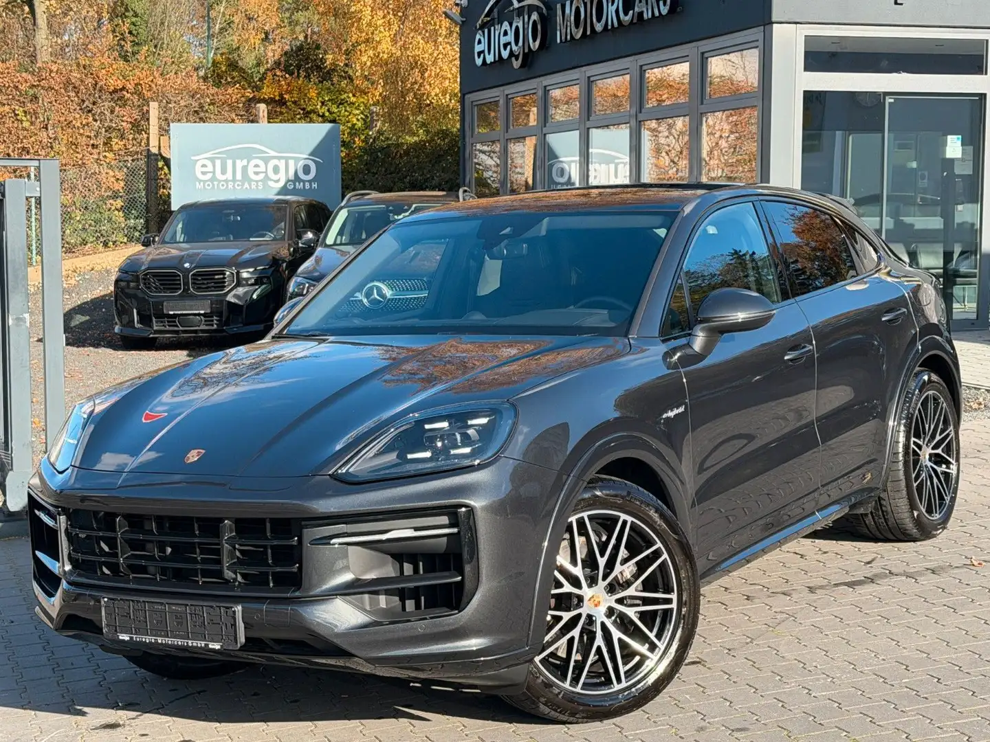 Porsche Cayenne Coupe E-Hybrid Panorama /// Grau - 2