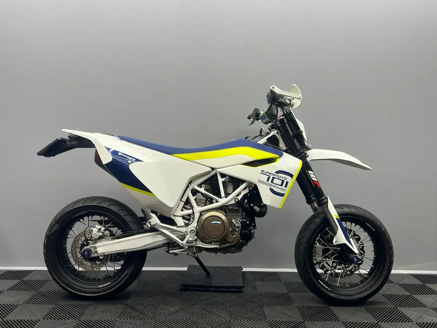 Husqvarna 701 Supermoto 701 SM Fehér - 2