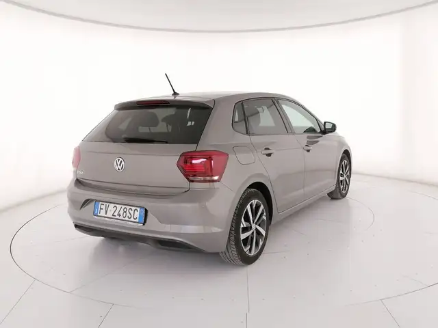 Volkswagen Polo view 2