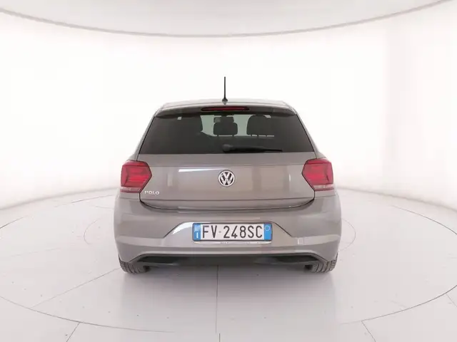 Volkswagen Polo view 4