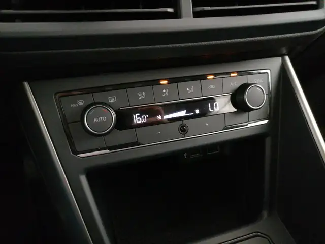 Volkswagen Polo view 14