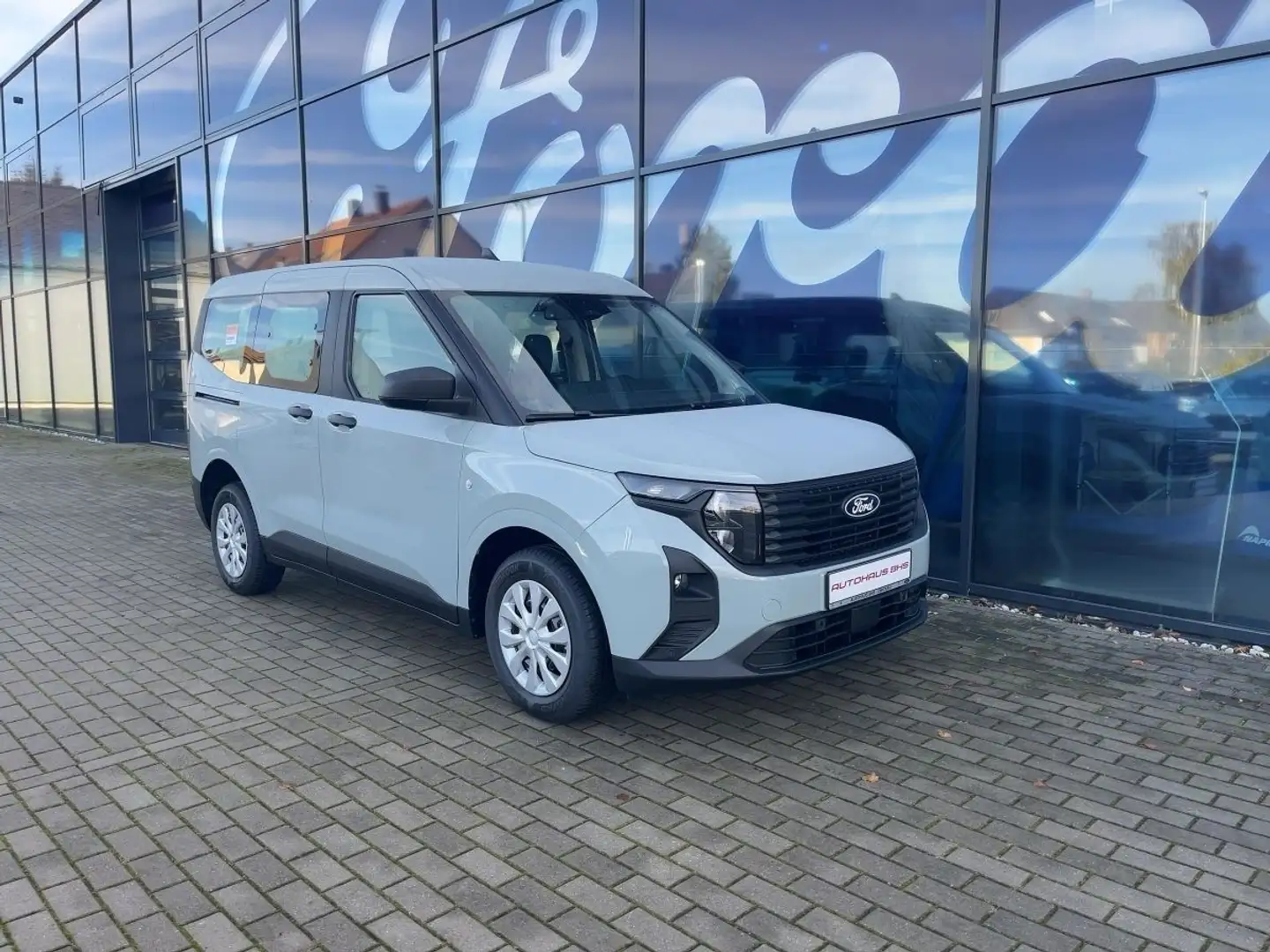 Ford Tourneo Courier 1,0 EcoBoost 125 PS Trend Grau - 1