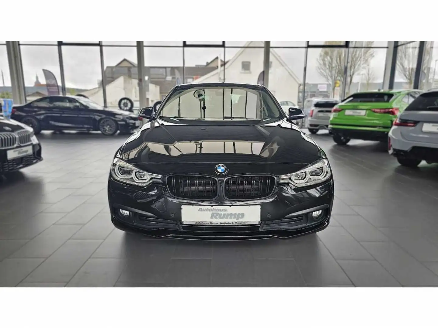 BMW 318 i Advantage, HuD, Navi, PDC vo + hi Noir - 2