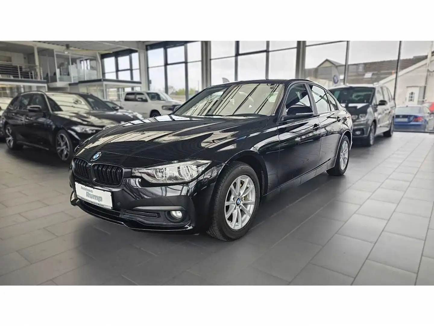 BMW 318 i Advantage, HuD, Navi, PDC vo + hi Noir - 1