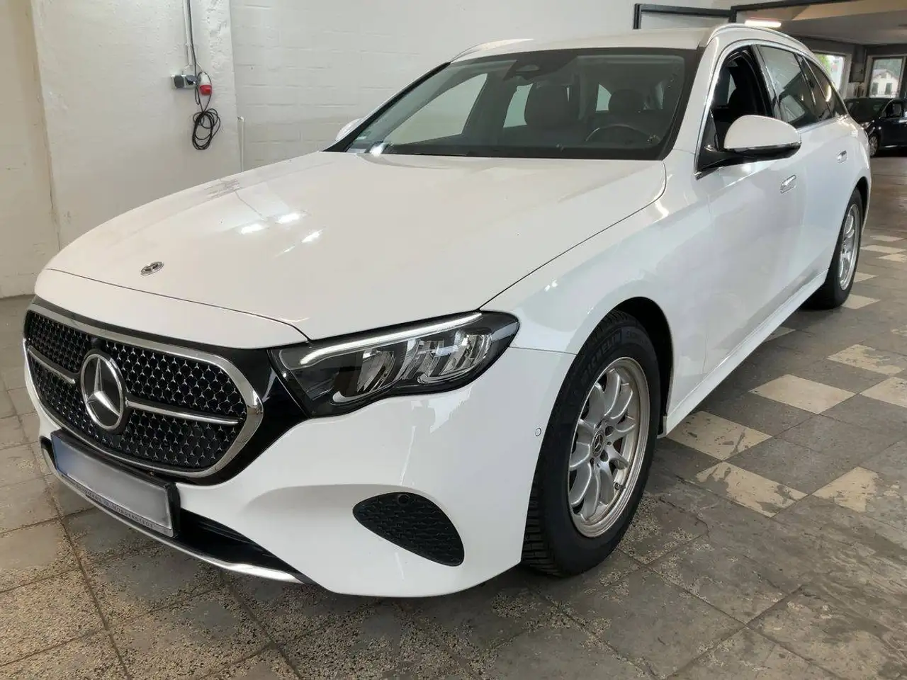 Mercedes-Benz E 200