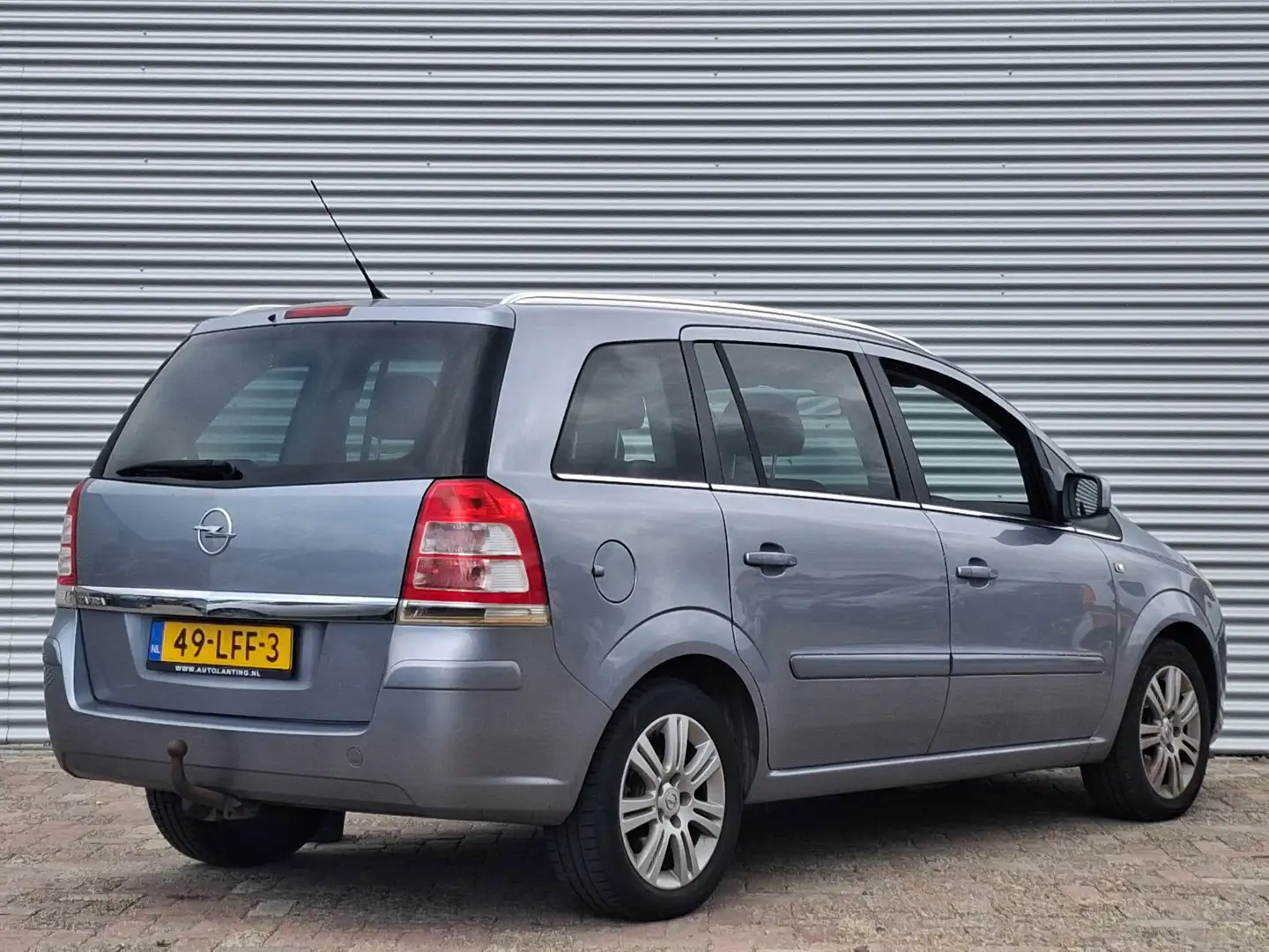 Opel Zafira 1.8 Cosmo | Nieuw Binnen! | 7-Persoons | Clima | C Grijs - 2