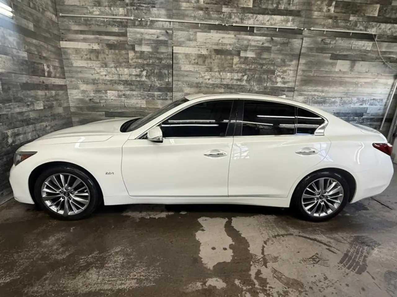 Infiniti Q50 снимка Infiniti Q50