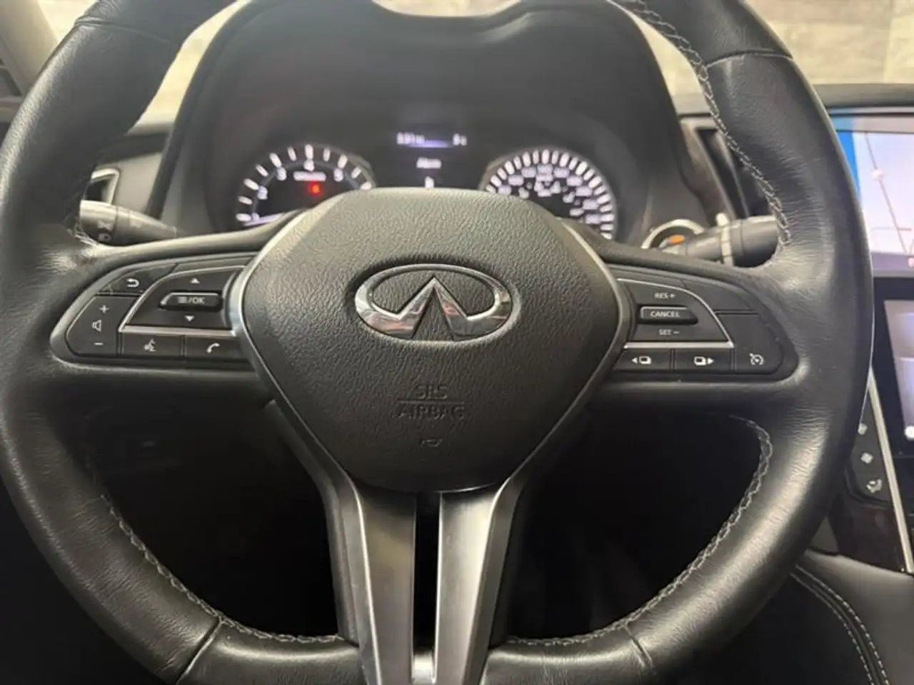Infiniti Q50 снимка Infiniti Q50