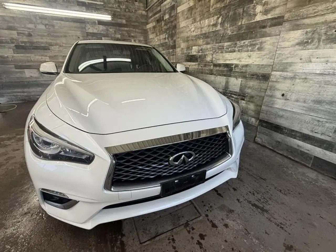 Infiniti Q50 снимка Infiniti Q50