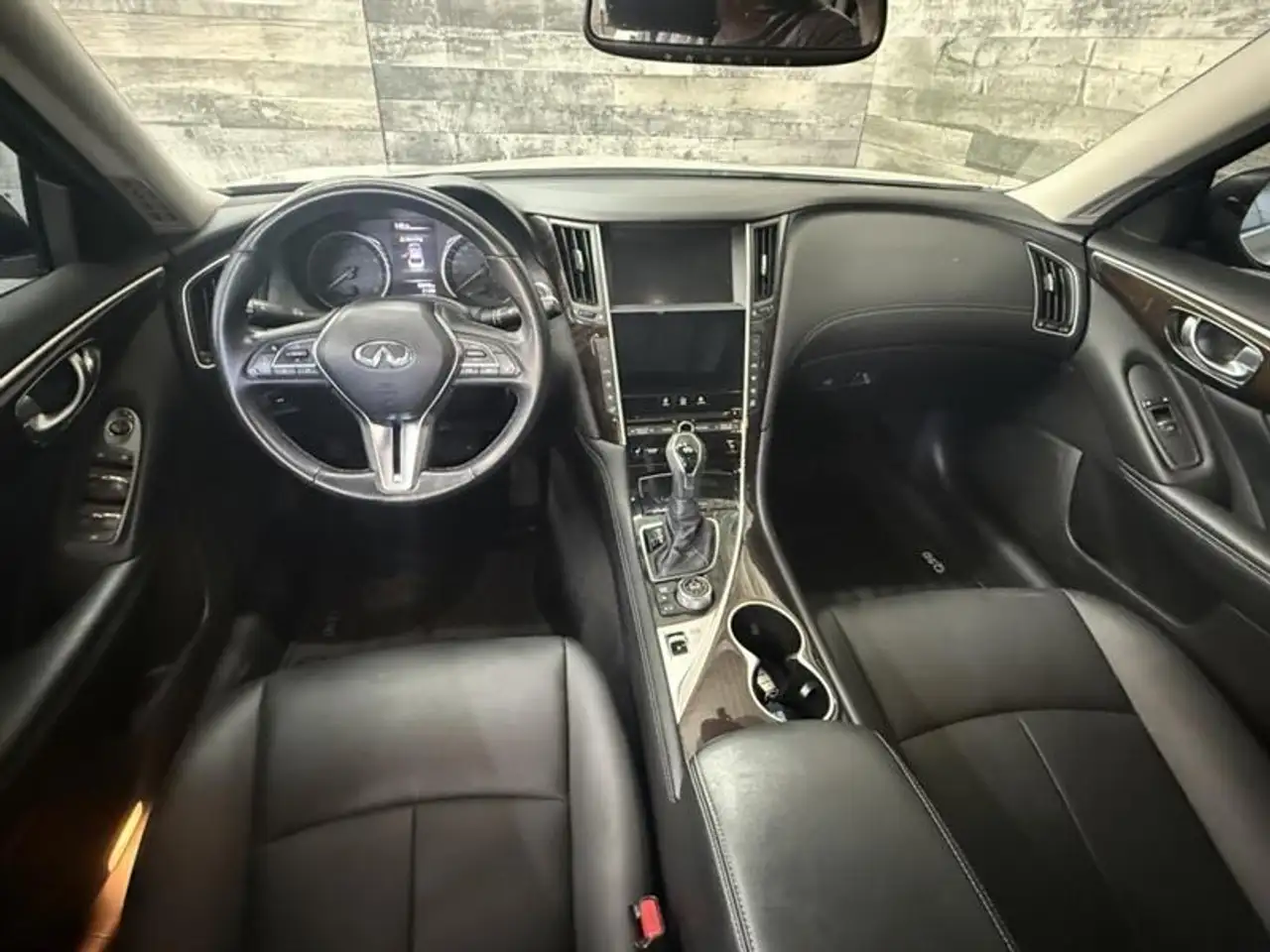 Infiniti Q50 снимка Infiniti Q50
