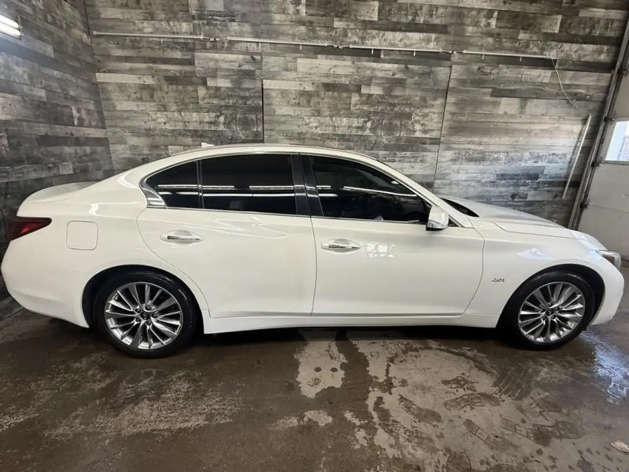Infiniti Q50 снимка Infiniti Q50