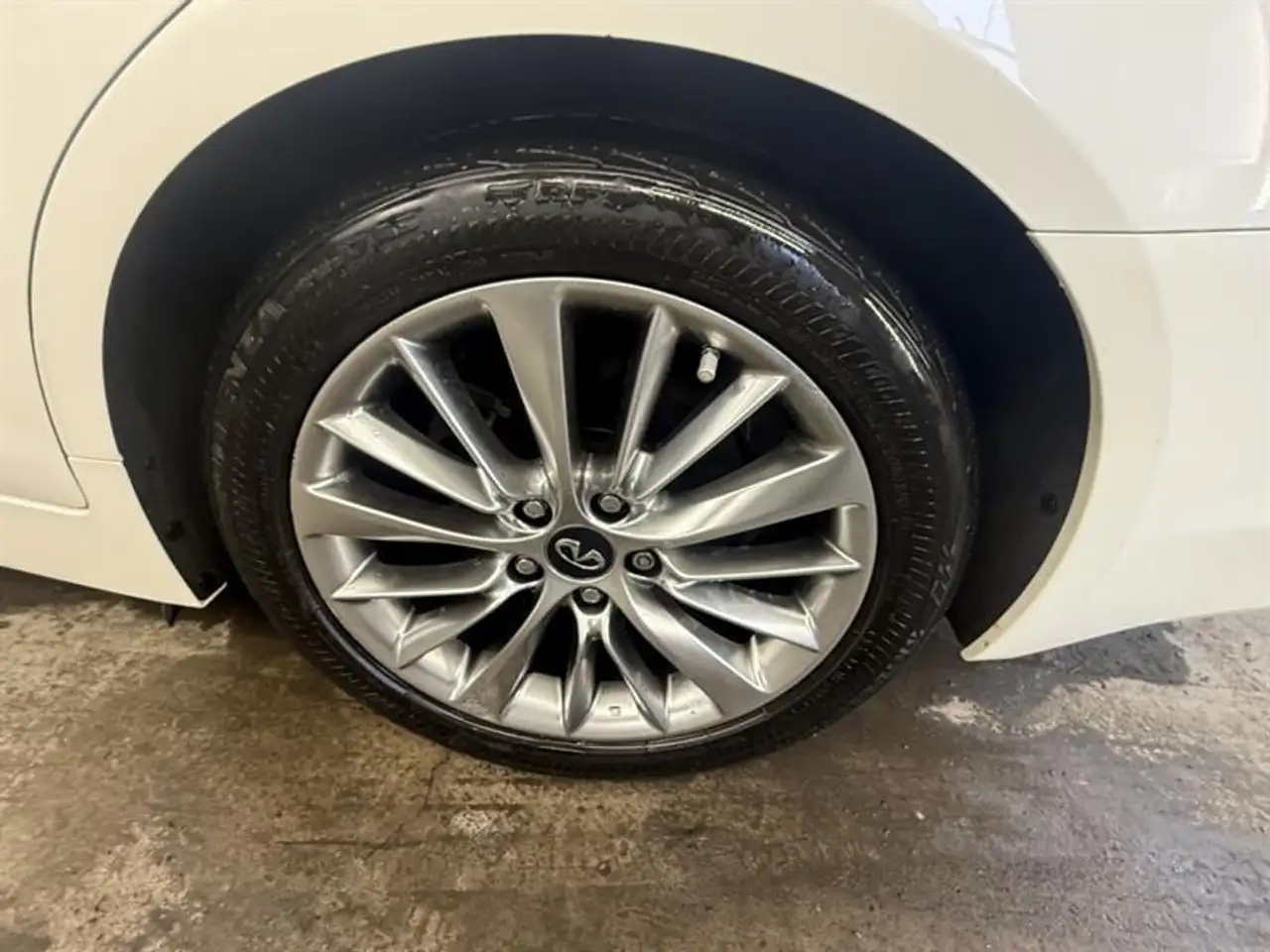 Infiniti Q50 снимка Infiniti Q50