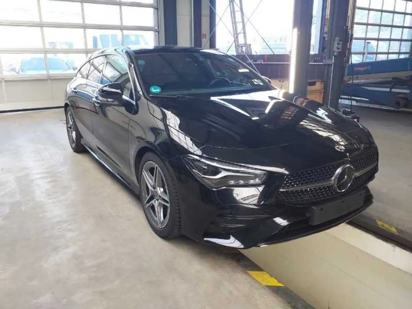 Mercedes-Benz CLA 200 AMG Advanced Plus Panorama+Distronic Schwarz - 2