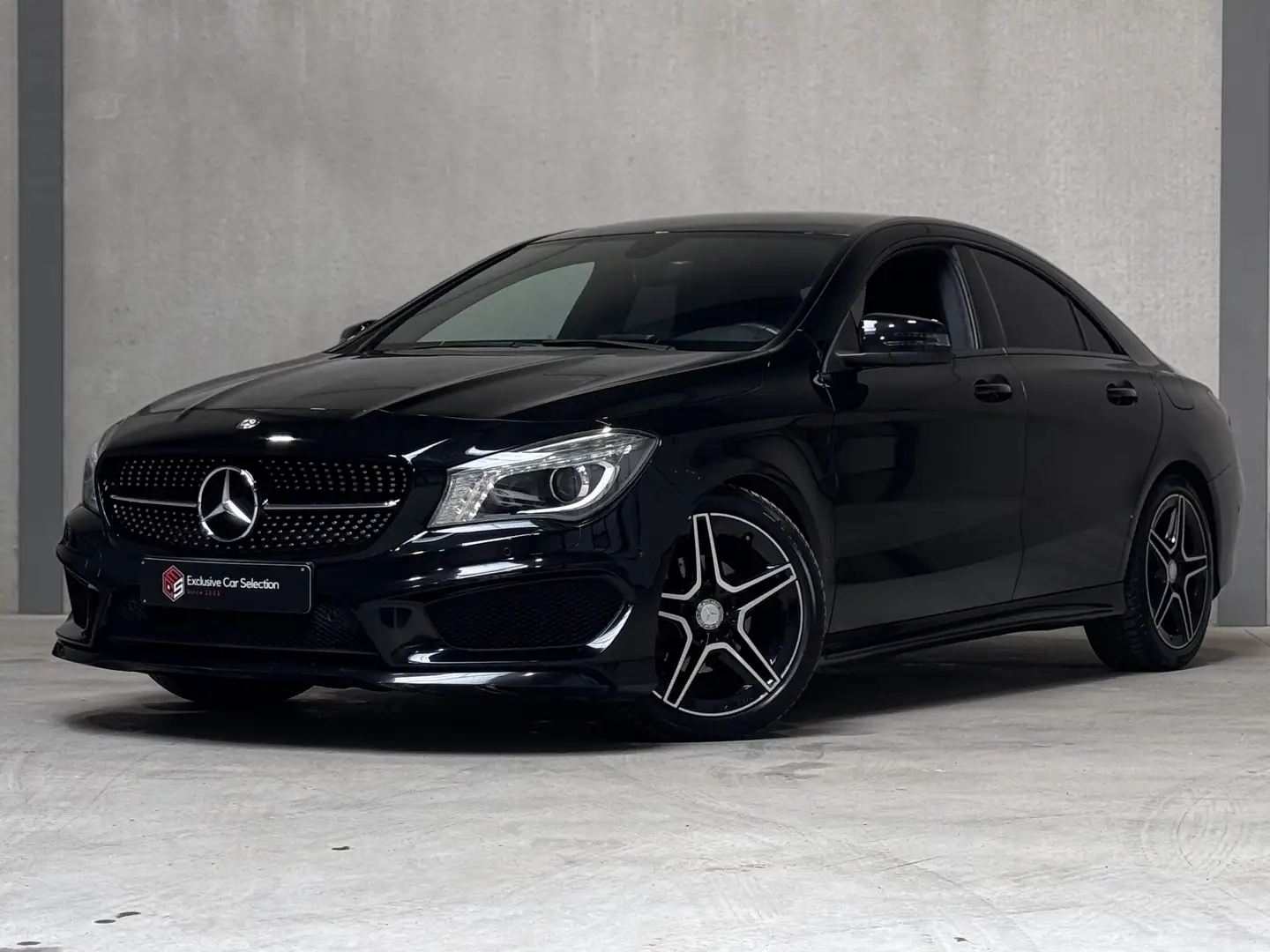Mercedes-Benz CLA 180 7G-DCT AMG Line Schwarz - 1