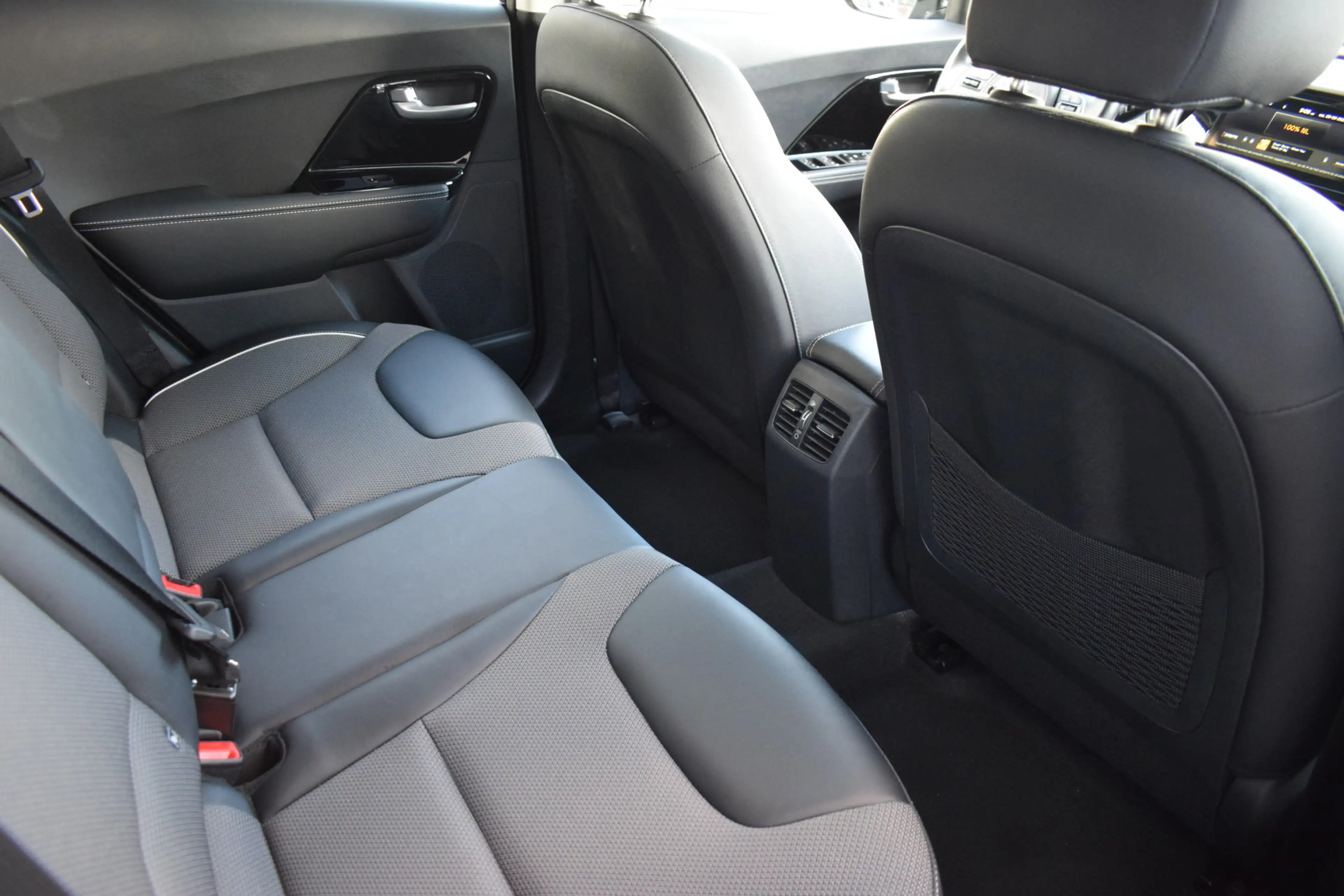 Kia e-Niro DynamicPlusLine 64 kWh | Stoel- & Stuurverwarming — photo 11