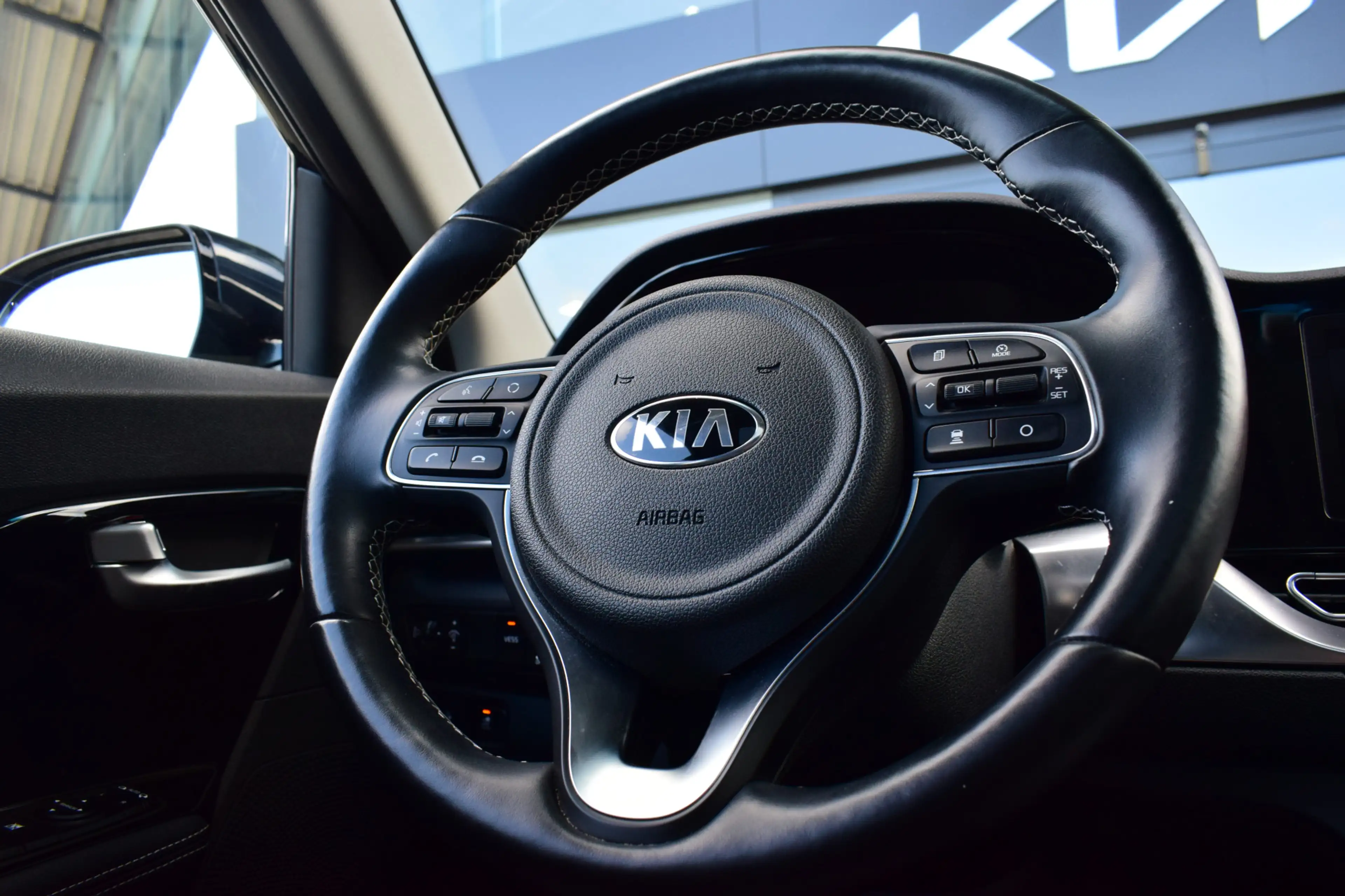 Kia e-Niro DynamicPlusLine 64 kWh | Stoel- & Stuurverwarming — photo 14