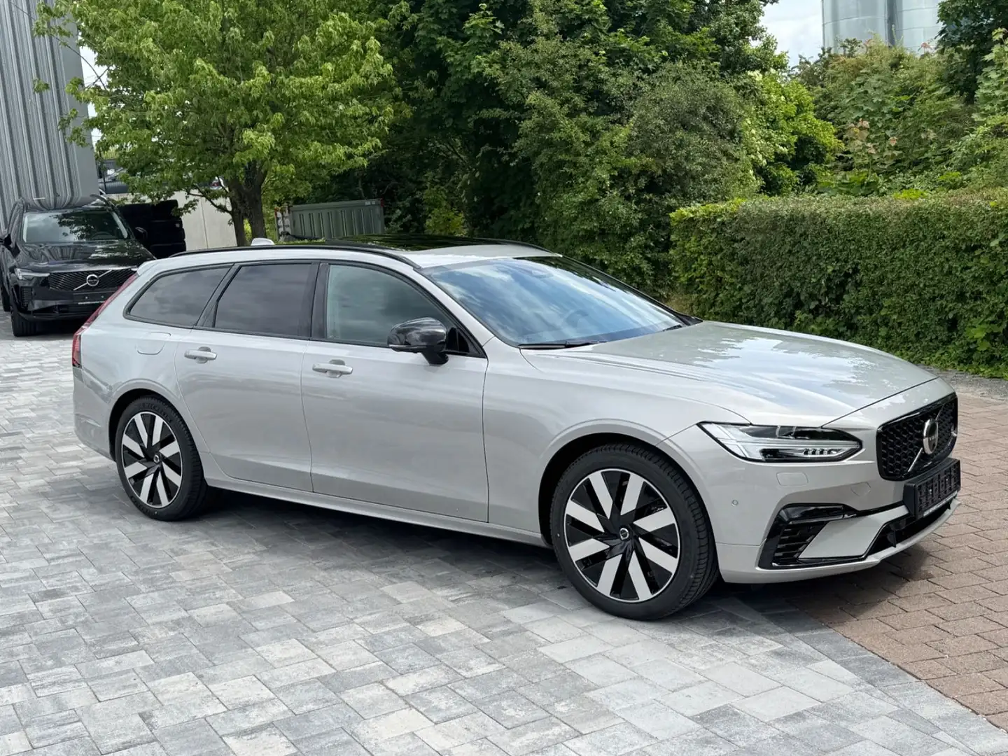 Volvo V90 T8 AWD ULTRA DARK+AKUSTIK+360°CAM+ACC+BLIS++ Zilver - 1