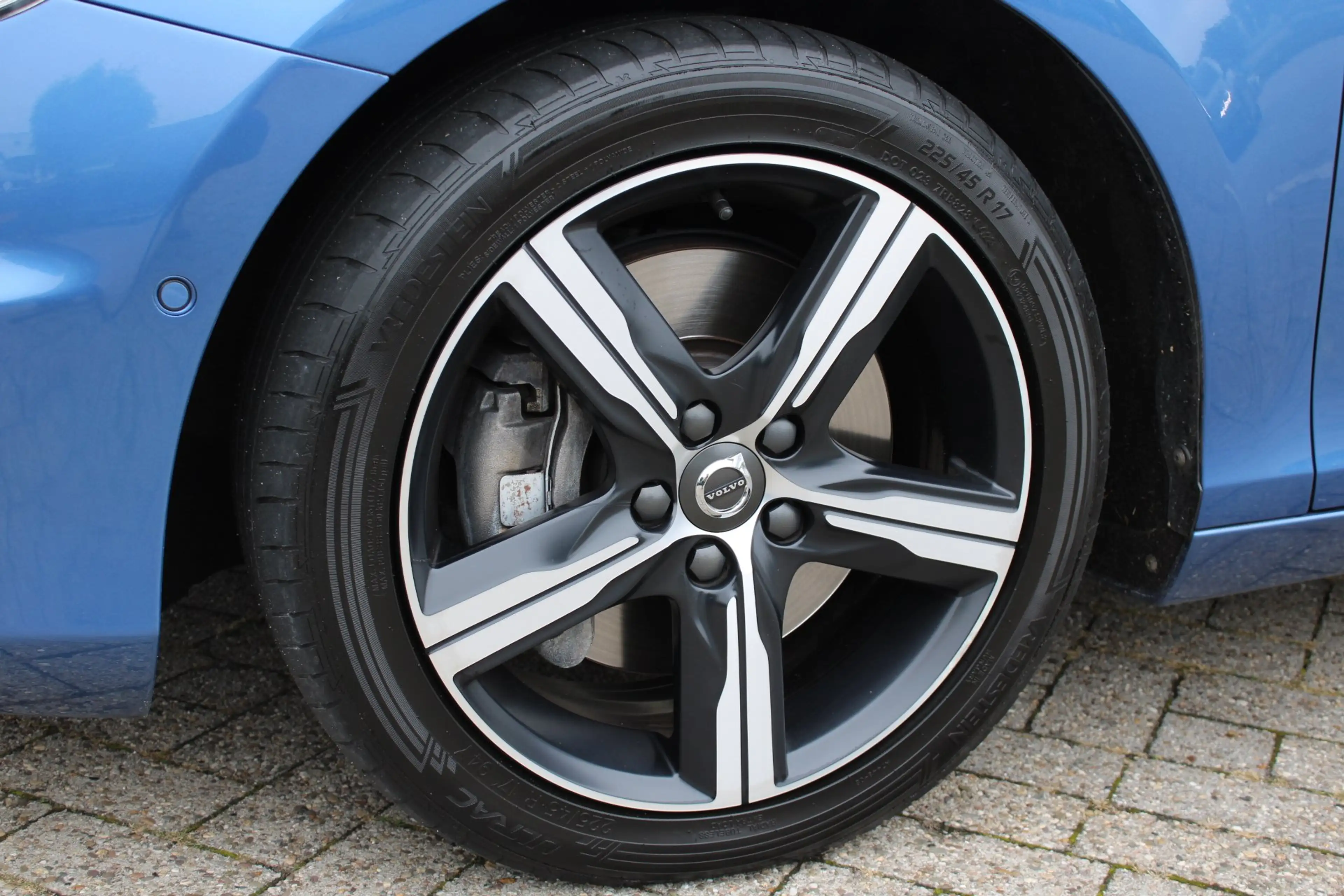 Volvo V40 1.5 T3 Polar+ Sport R-Design / Navigatie / Camera — photo 14
