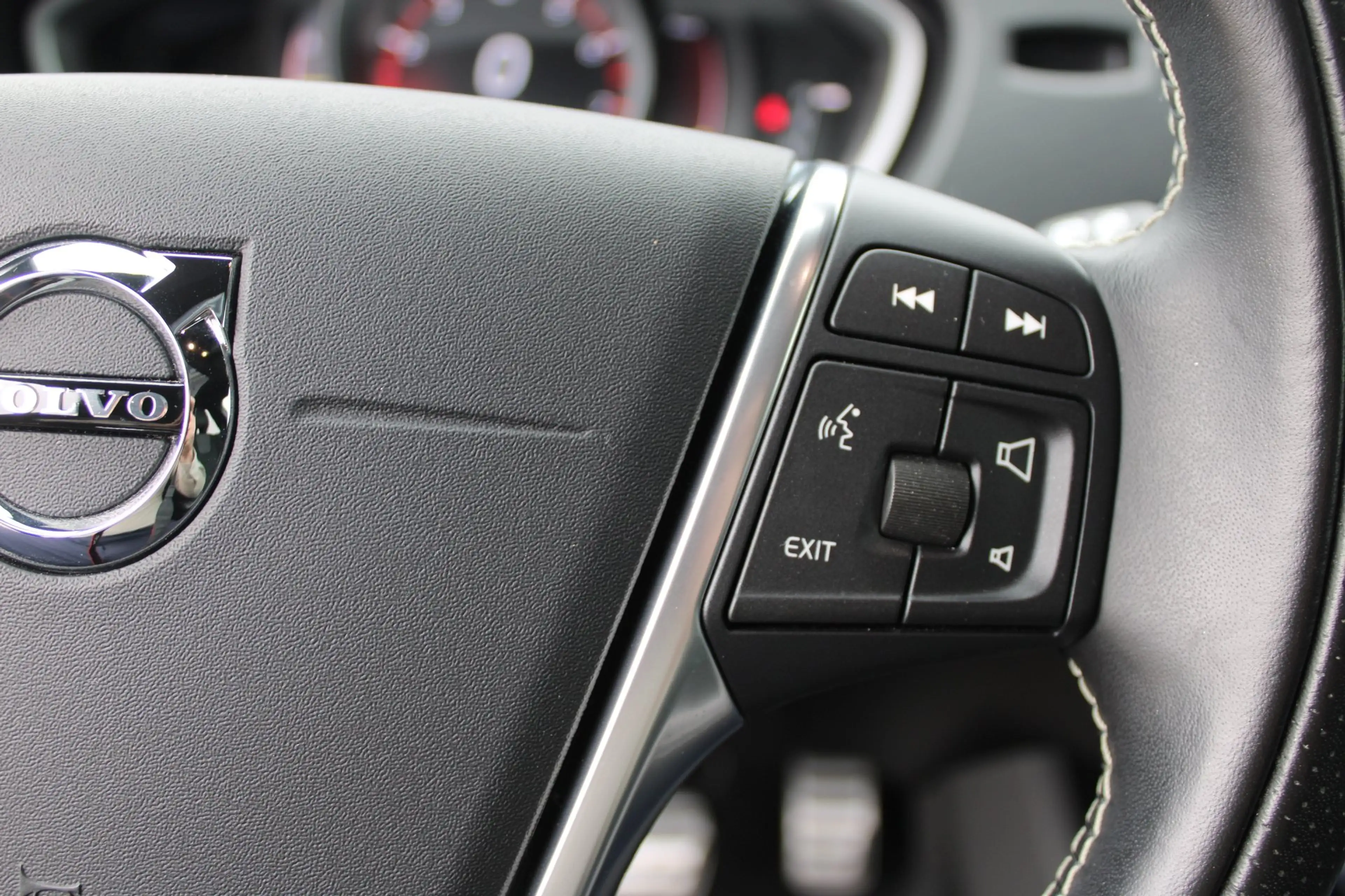 Volvo V40 1.5 T3 Polar+ Sport R-Design / Navigatie / Camera — photo 19