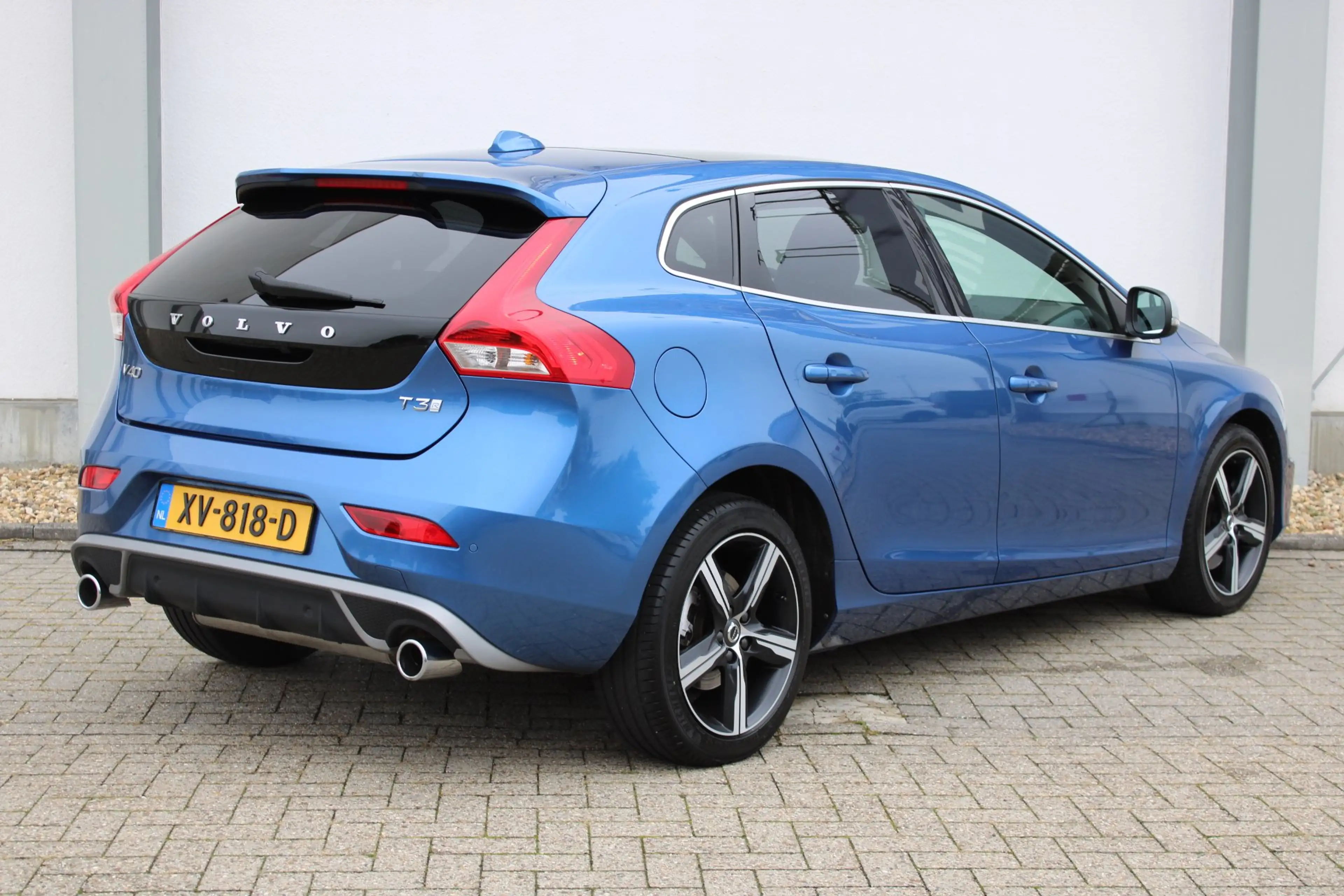 Volvo V40 1.5 T3 Polar+ Sport R-Design / Navigatie / Camera — photo 3