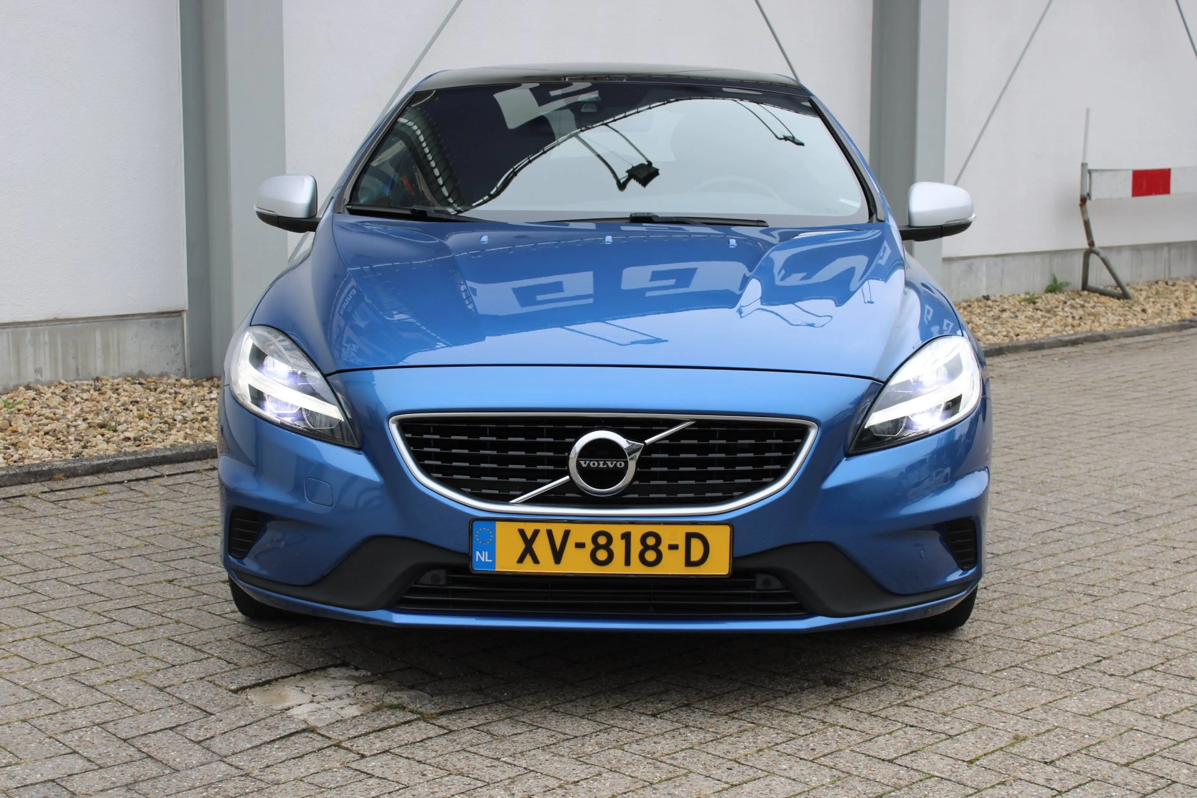Volvo V40 1.5 T3 Polar+ Sport R-Design / Navigatie / Camera — photo 12