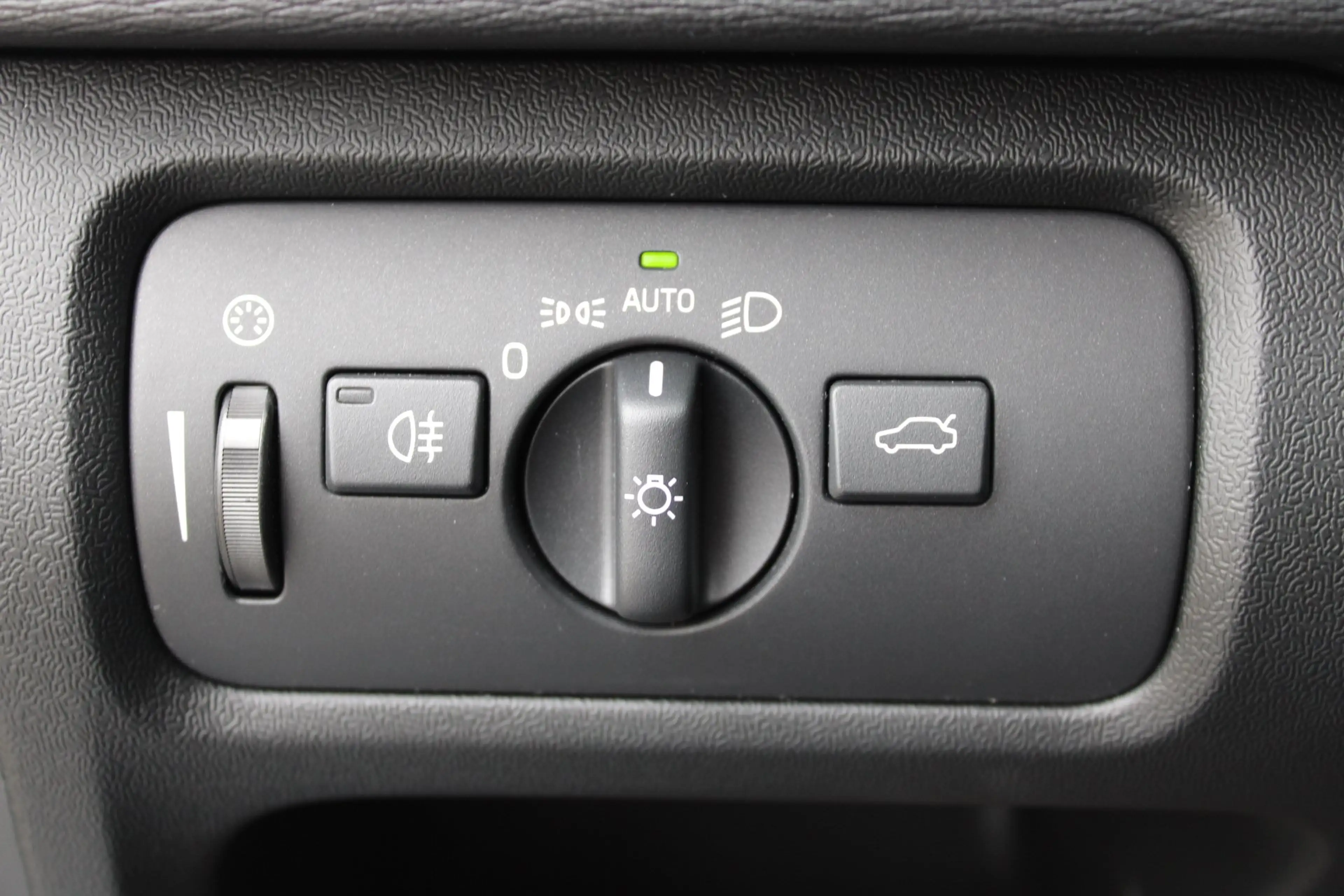 Volvo V40 1.5 T3 Polar+ Sport R-Design / Navigatie / Camera — photo 17