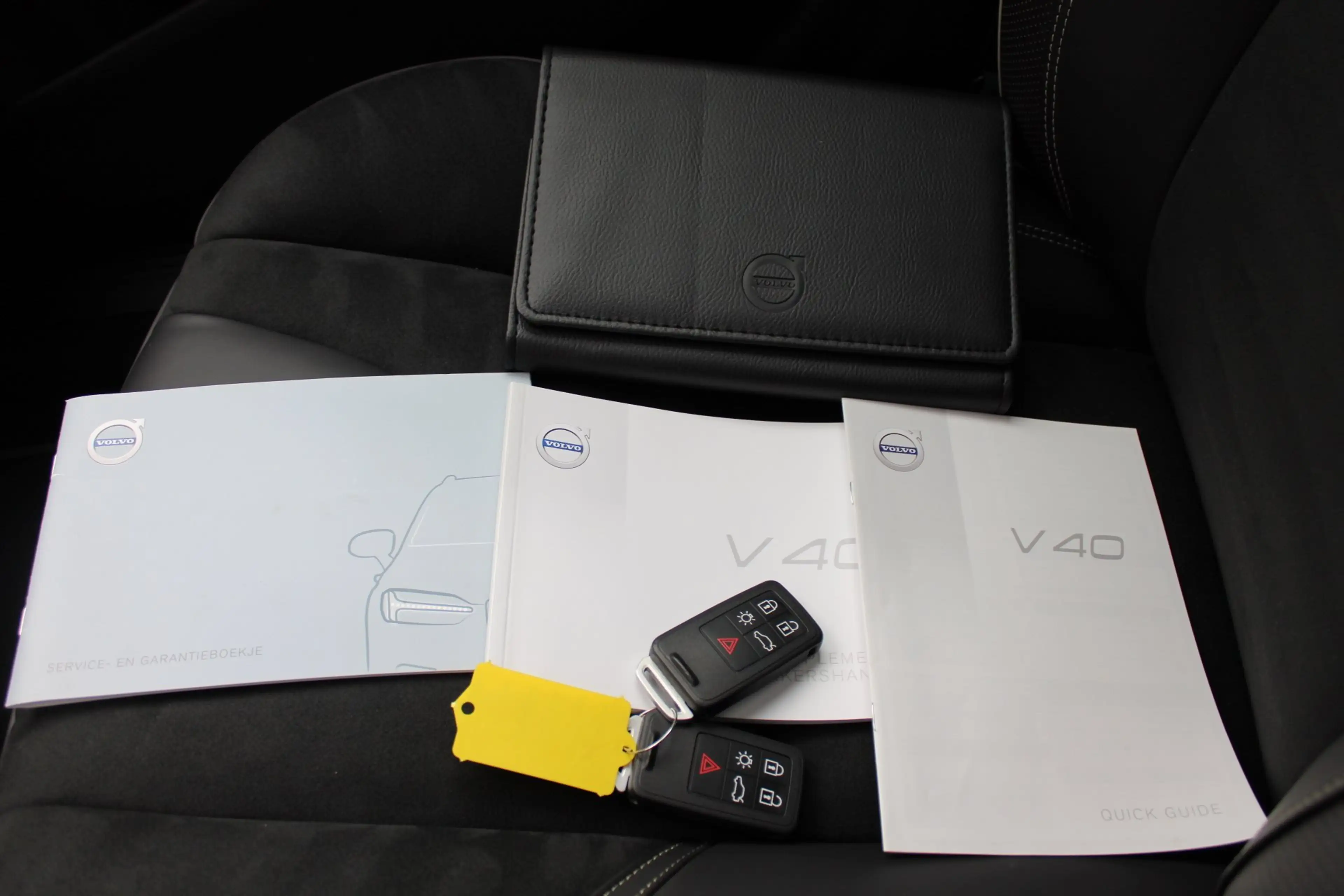 Volvo V40 1.5 T3 Polar+ Sport R-Design / Navigatie / Camera — photo 32