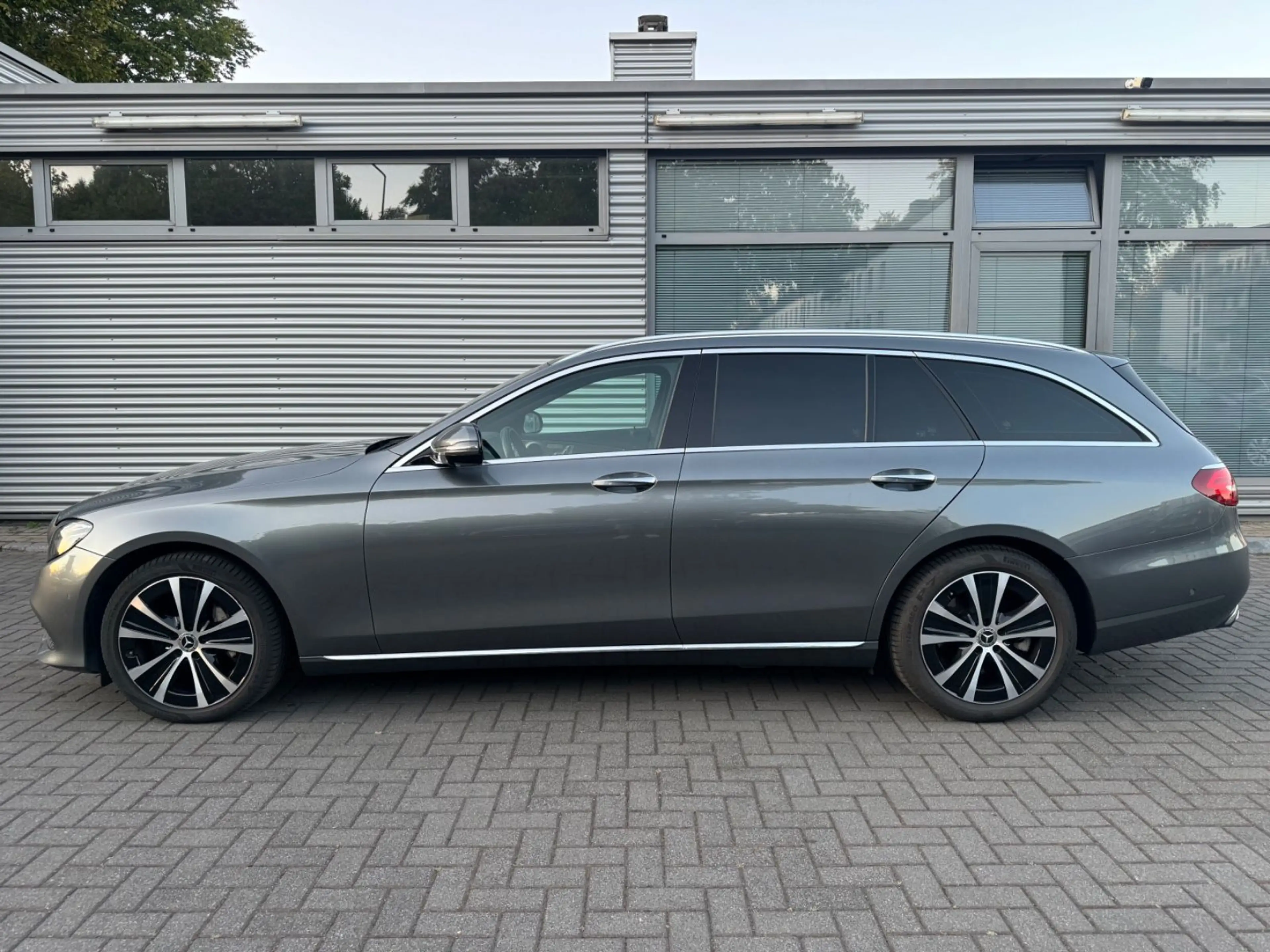 Mercedes-Benz E 400 E T-Modell E 400 d 4Matic — photo 5