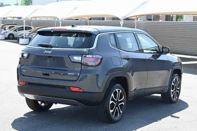 Jeep Compass view 5