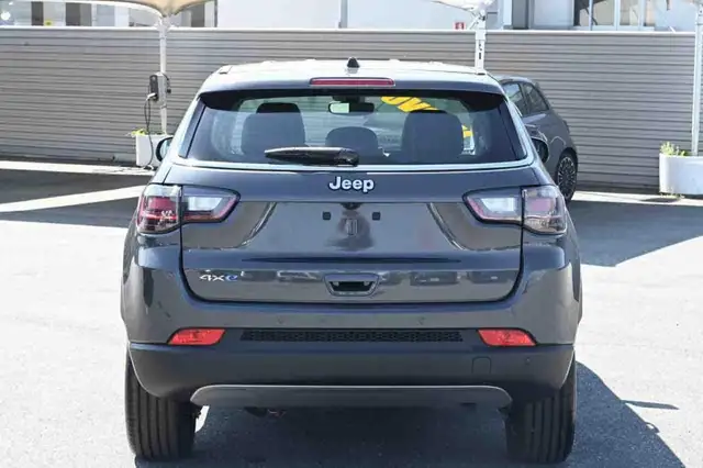 Jeep Compass view 6