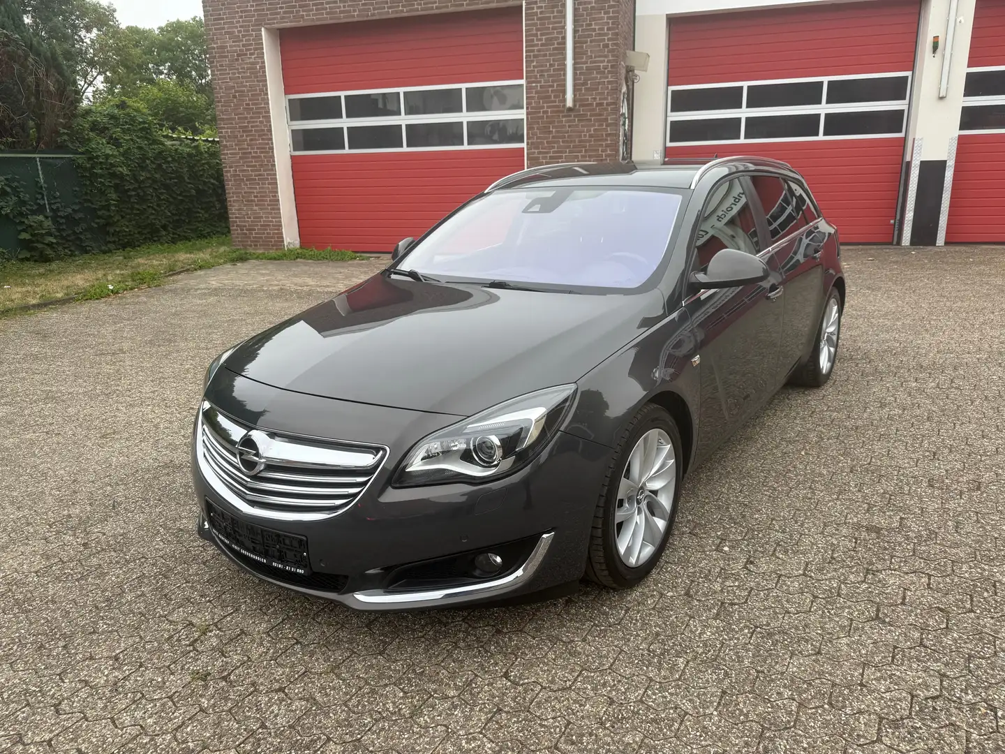 Opel Insignia 2.0 CDTI Sports Tourer ecoFLEXStart/Stop Business Grijs - 1