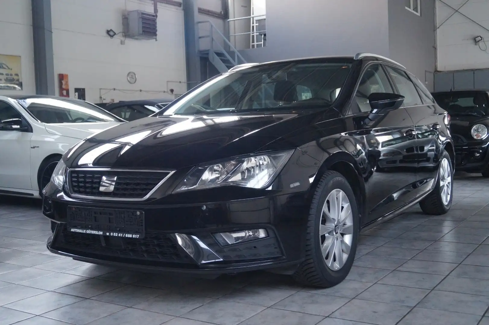 SEAT Leon 1.4 ST Style*Erdgas*PDC*AHK*Navi* Zwart - 1
