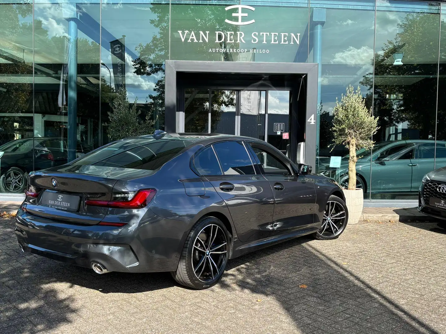 BMW 330 3-serie 330e Business Edition Plus M Sport | H&K S Gris - 2