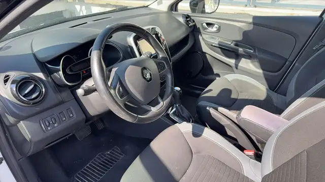 Renault Clio view 8