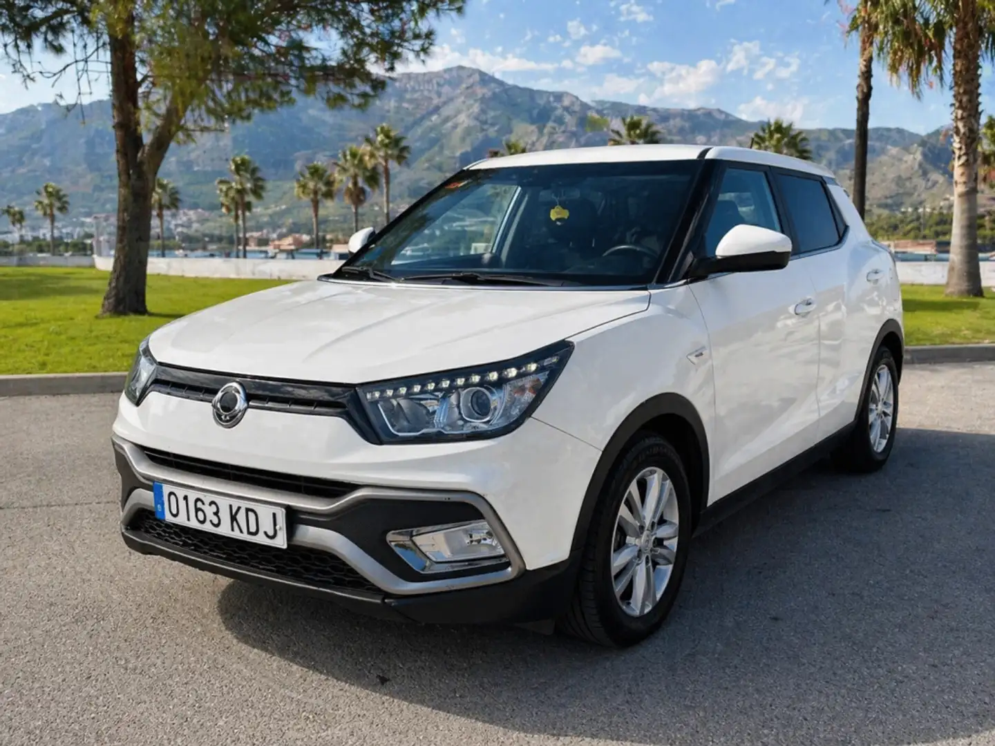 SsangYong XLV G16 Premium 4x2 Weiß - 1